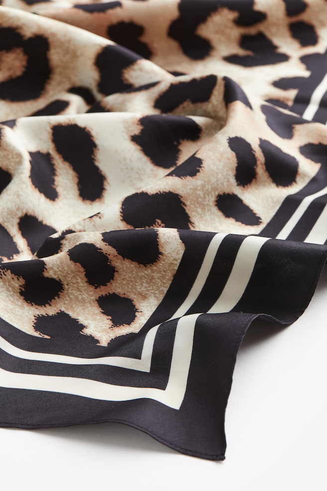 Satin scarf - Black/Leopard print
 - 4