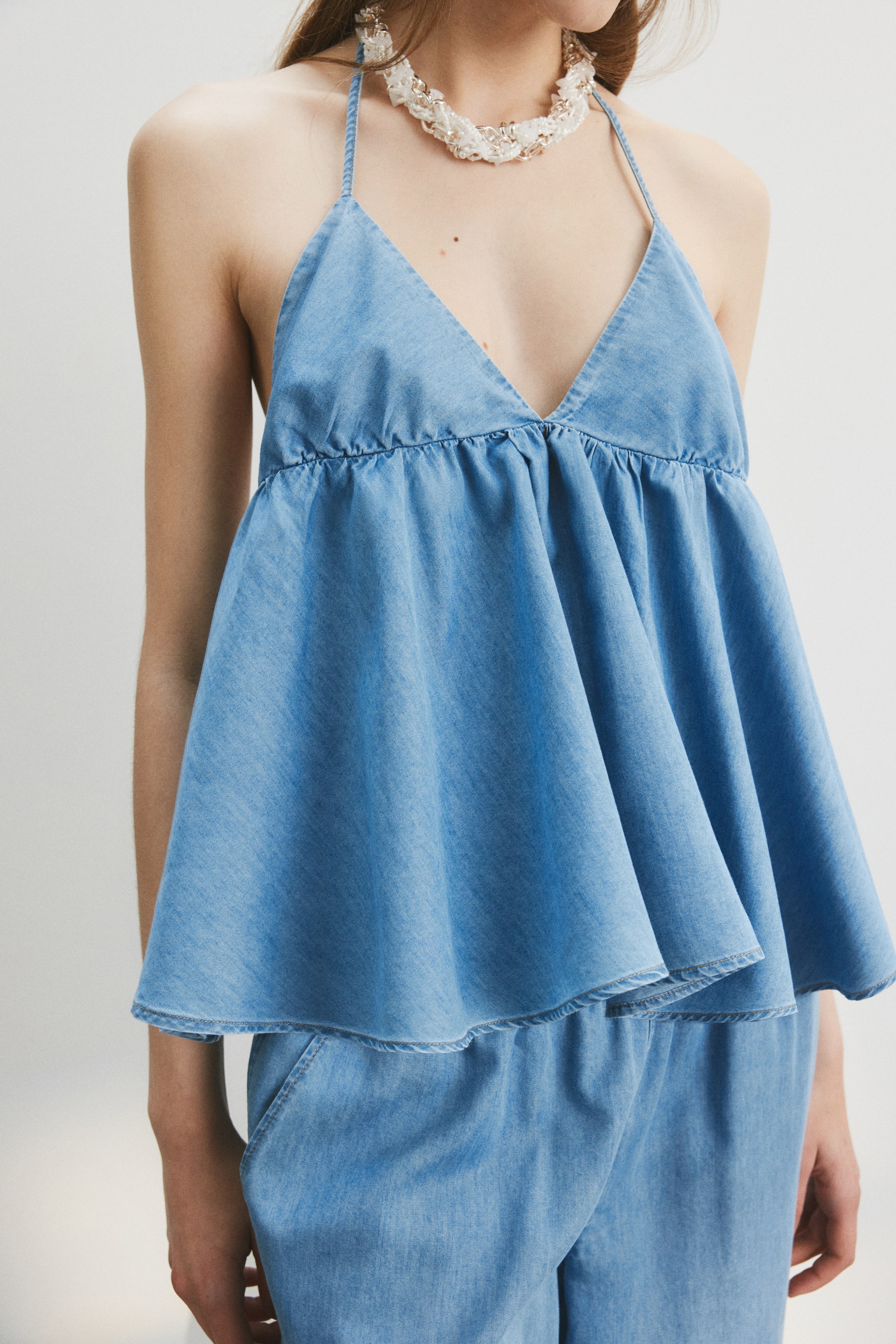 Haut à dos nu en denim