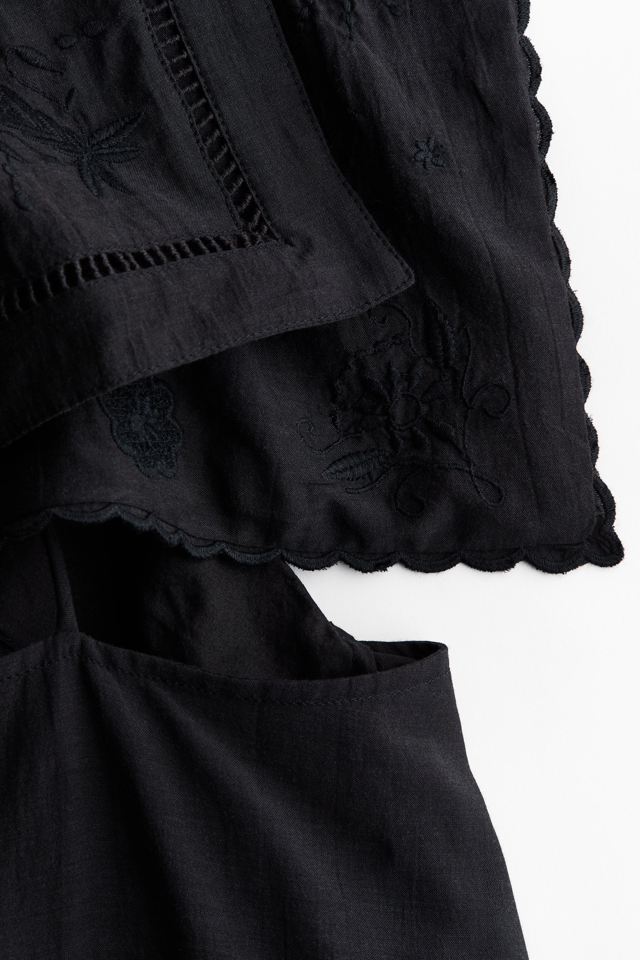 Robe à col marin avec broderie anglaise