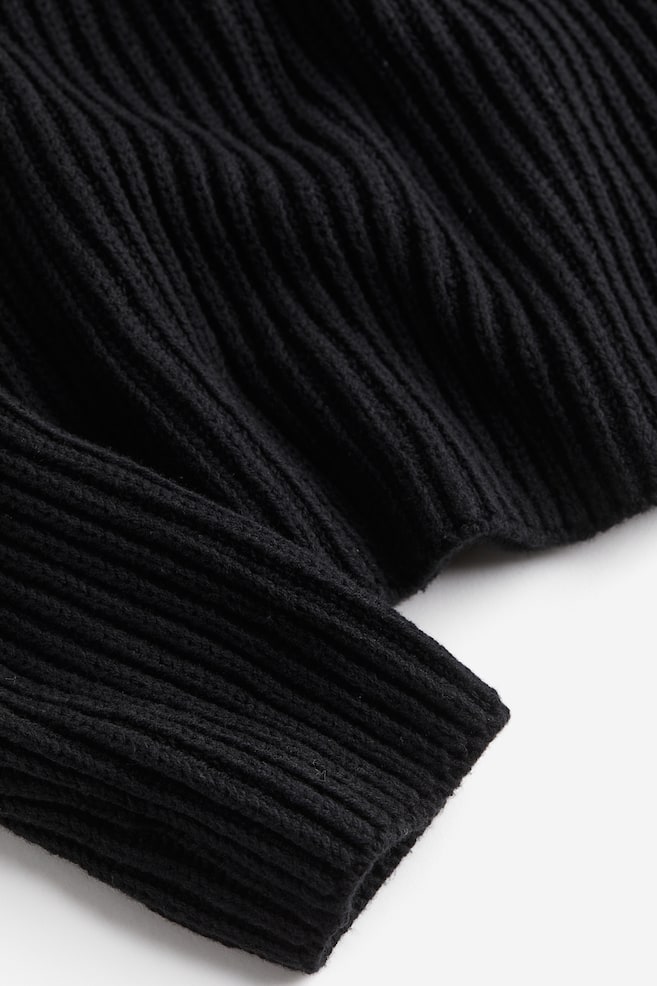 Sweter w prążki z odkrytymi ramionami - Czarny/Jasnobeżowy - 6