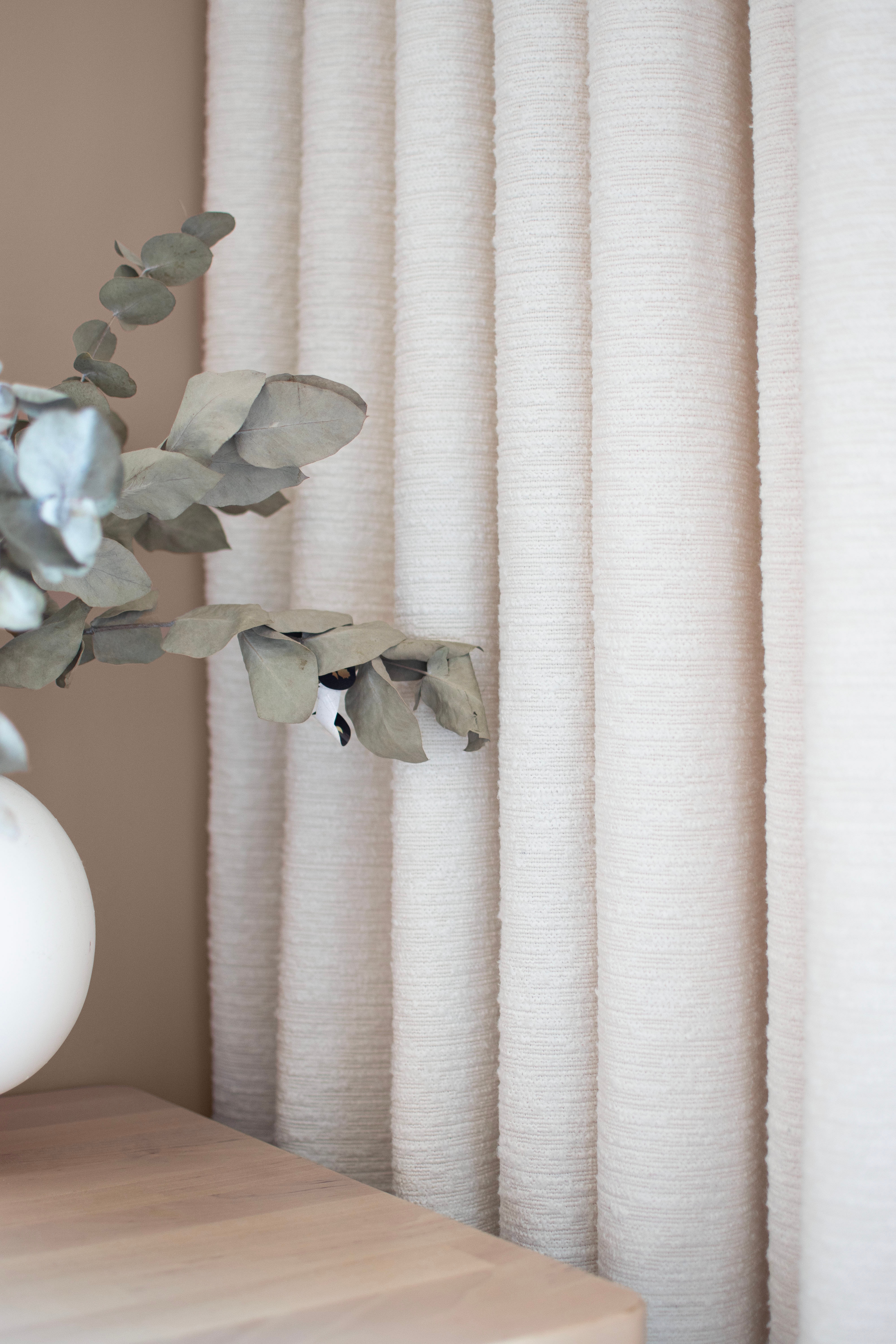 1-kpl Bukleeverho Hilma - Valkoinen/Vaalean Harmaa/Harmaanruskea