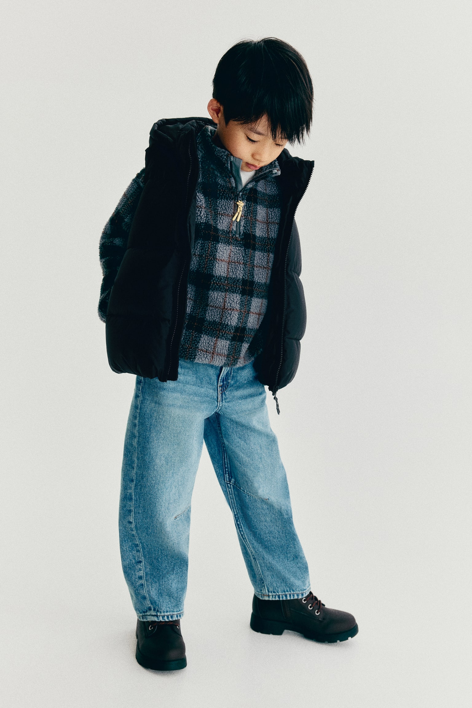 Детский жилет H&M Hooded Puffer, цвет: Чёрный — фото 5