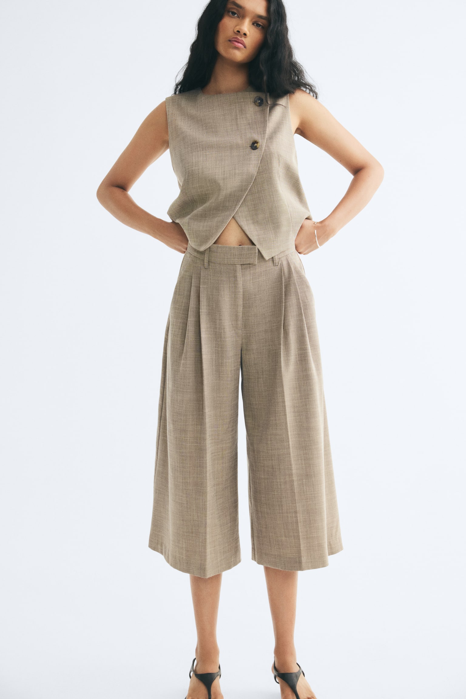 Женский жилет H&M Dressy Vest, цвет: Пыльный бежевый — фото 3