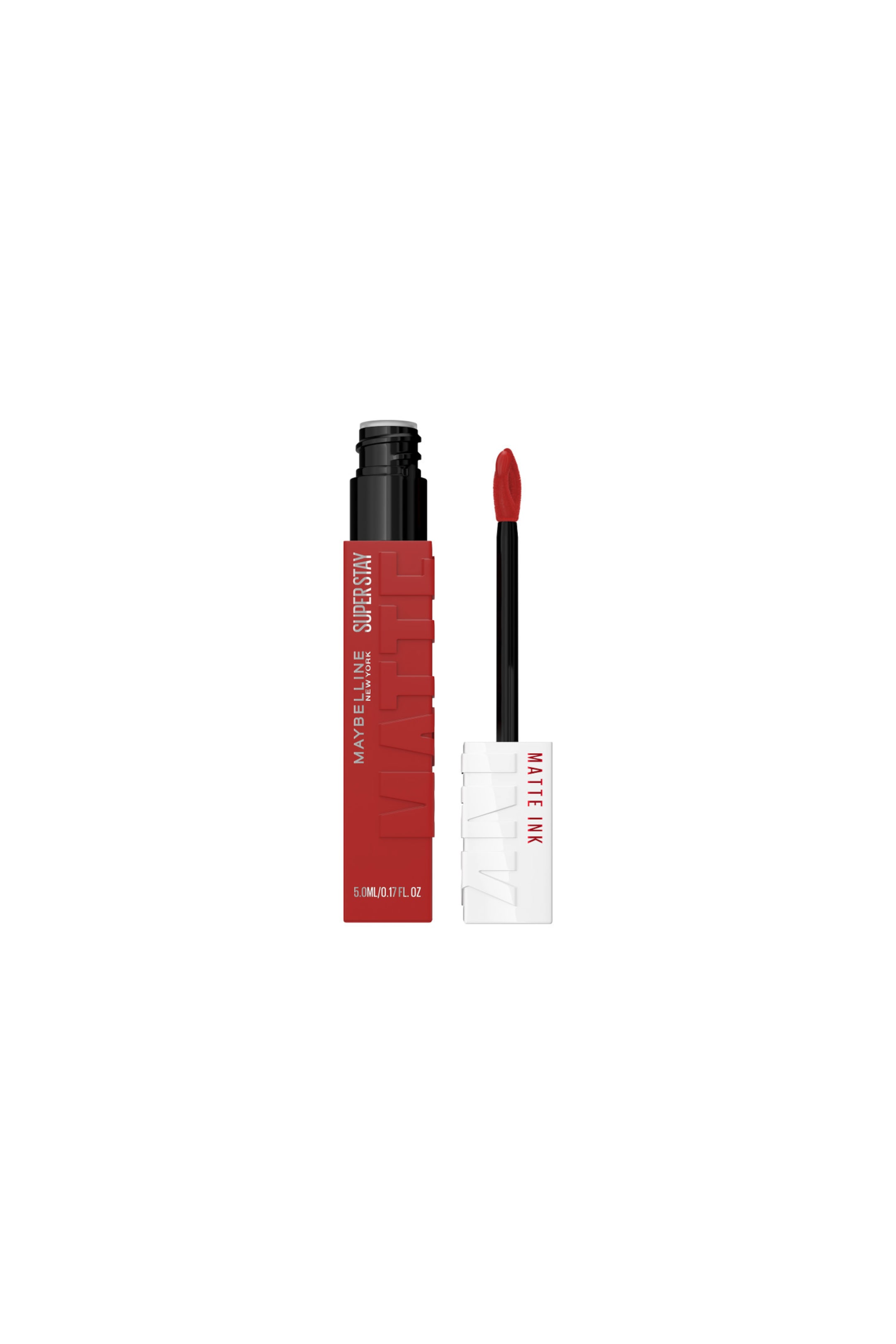 Größeres Bild ansehen: Ein flüssiger Lippenstift Maybelline SuperStay Matte Ink steht aufrecht und zeigt neben seinem aufgeschraubten Applikatorstab eine offene, rechteckige dunkelrote Tube. Die weiße quadratische Kappe des Stabs dient als Basis und trägt einen schwarzen Schaft, der in einer pfeilförmigen Applikatorspitze endet, die mit dem dunkelroten Lippenstift beschichtet ist.