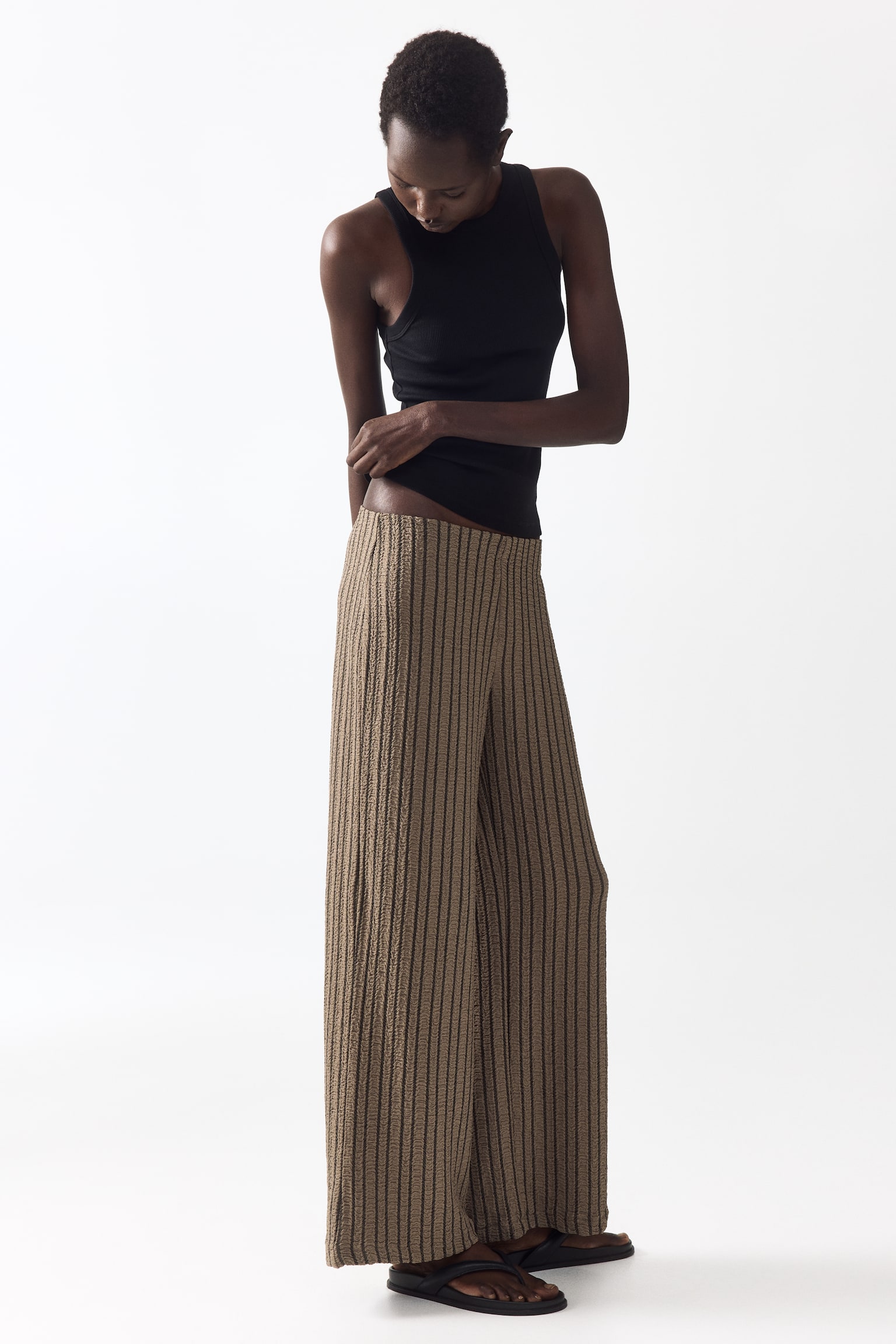 Wide crinkled trousers - 1