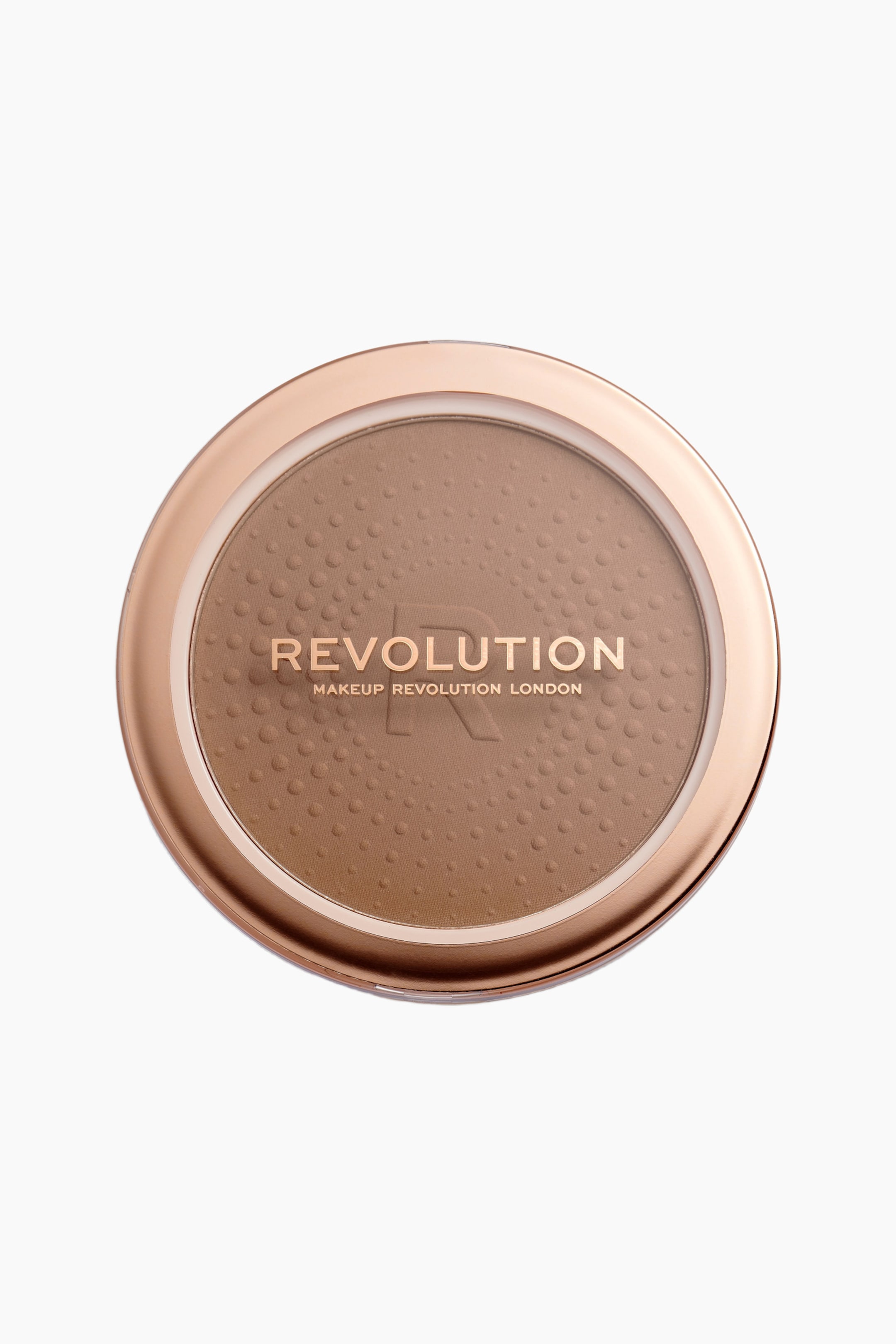 Näytä suurempi kuva: Mega Bronzer näkyy suljetussa, pyöreässä kompaktissa suoraan eteenpäin suunnattuna, ja siinä on metallinen ruusukultainen reunus sekä läpinäkyvä kansi. Läpinäkyvä kansi paljastaa sisällä olevan mattaruskean puuterin, jossa on kohokuvioitu keskellä oleva "R"-logo, samankeskiset pistekuviot sekä ruusukultaisella painettu tuotemerkki "REVOLUTION".