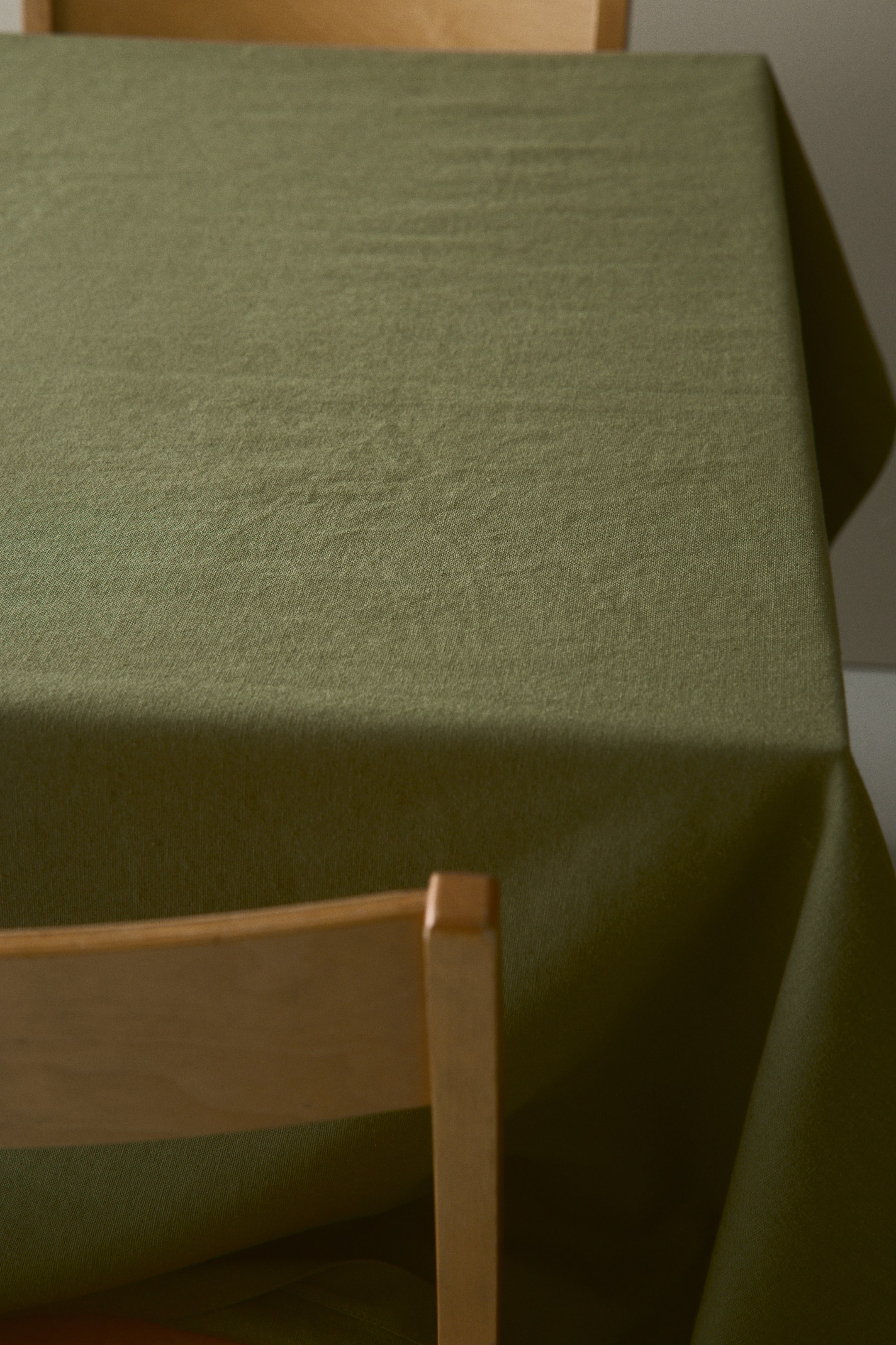 View larger image: Linen-Blend Tablecloth - Forest green - Home All | H&M US 1
