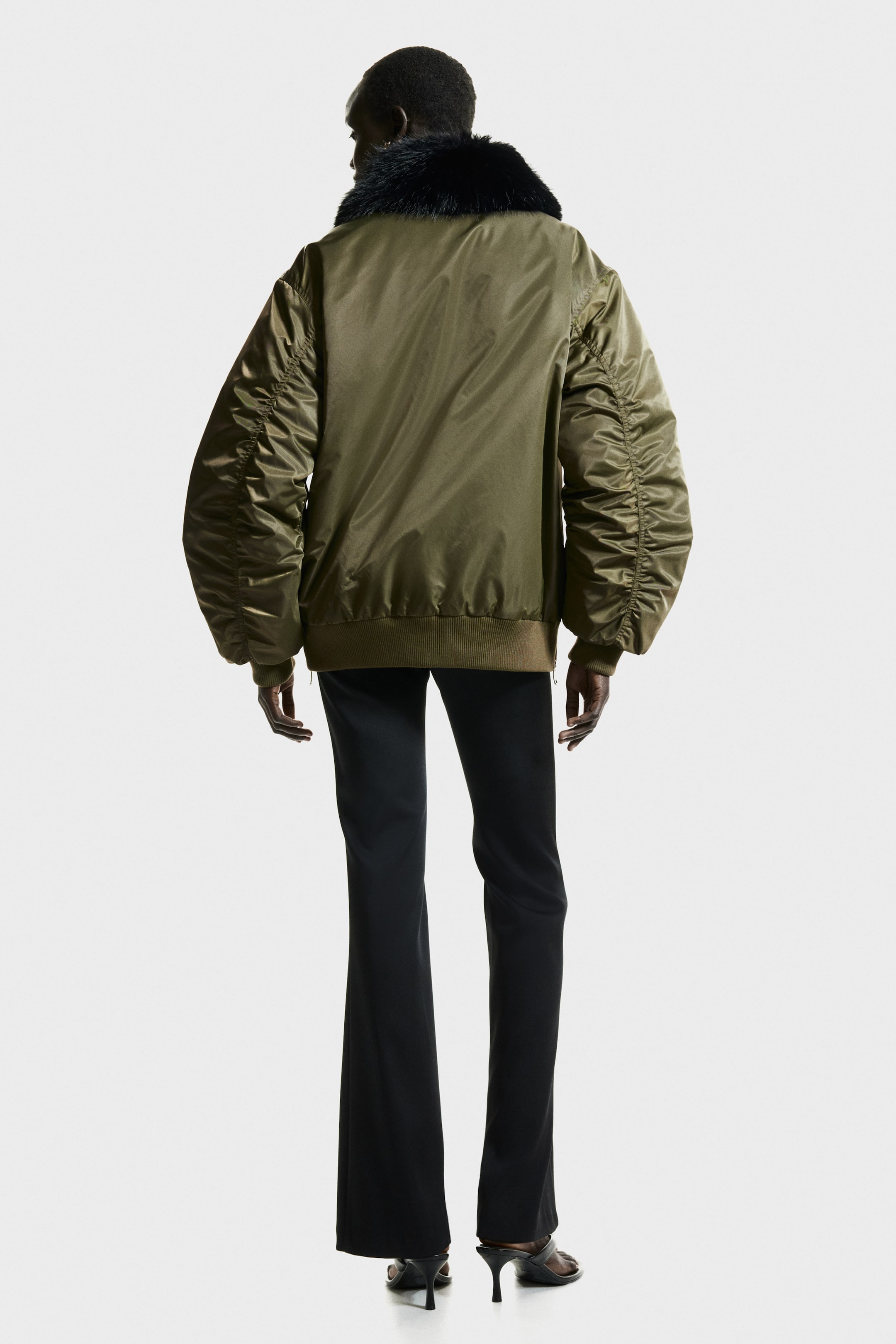 Agrandir l'image: Bomber oversize matelassé - Vert kaki foncé - FEMME | H&M CH 6