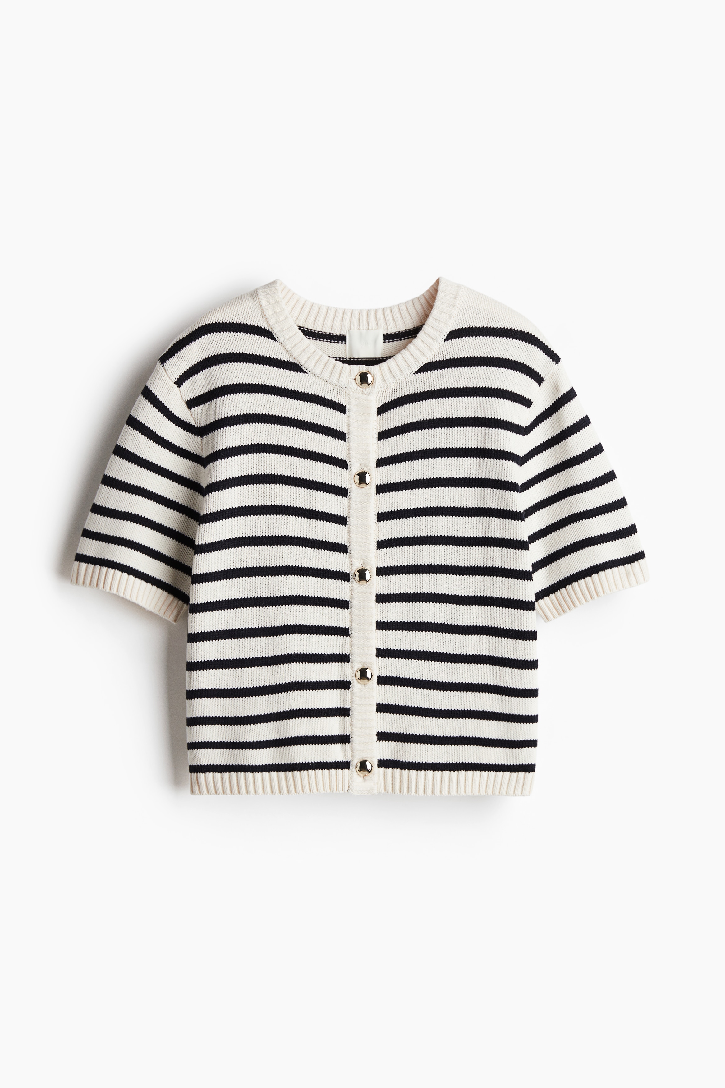 Short-sleeved cardiganModel