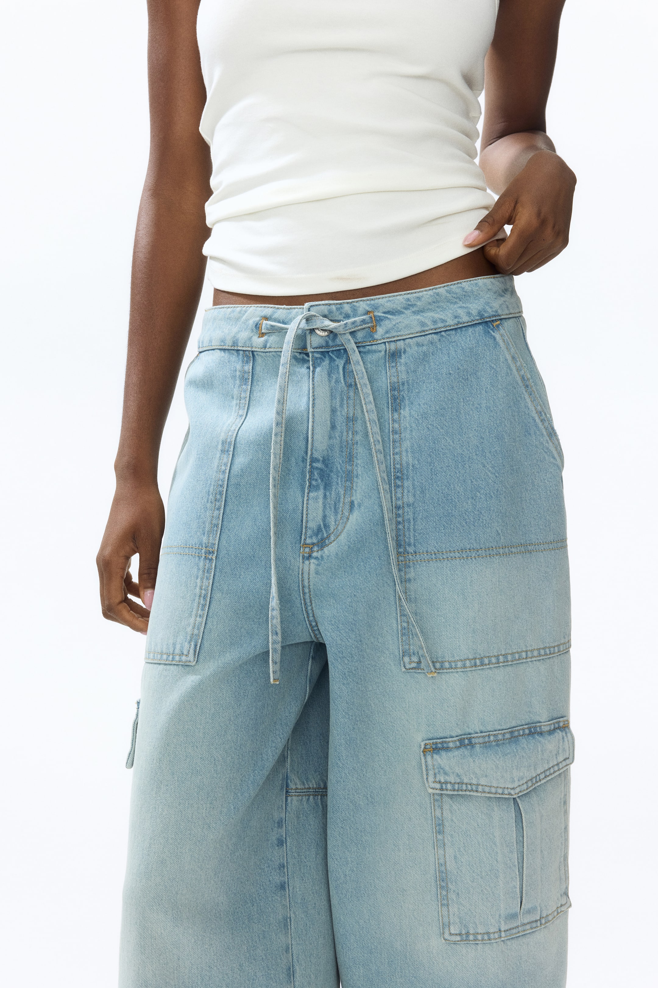 Jean classique avec jambes tonneau à la cheville