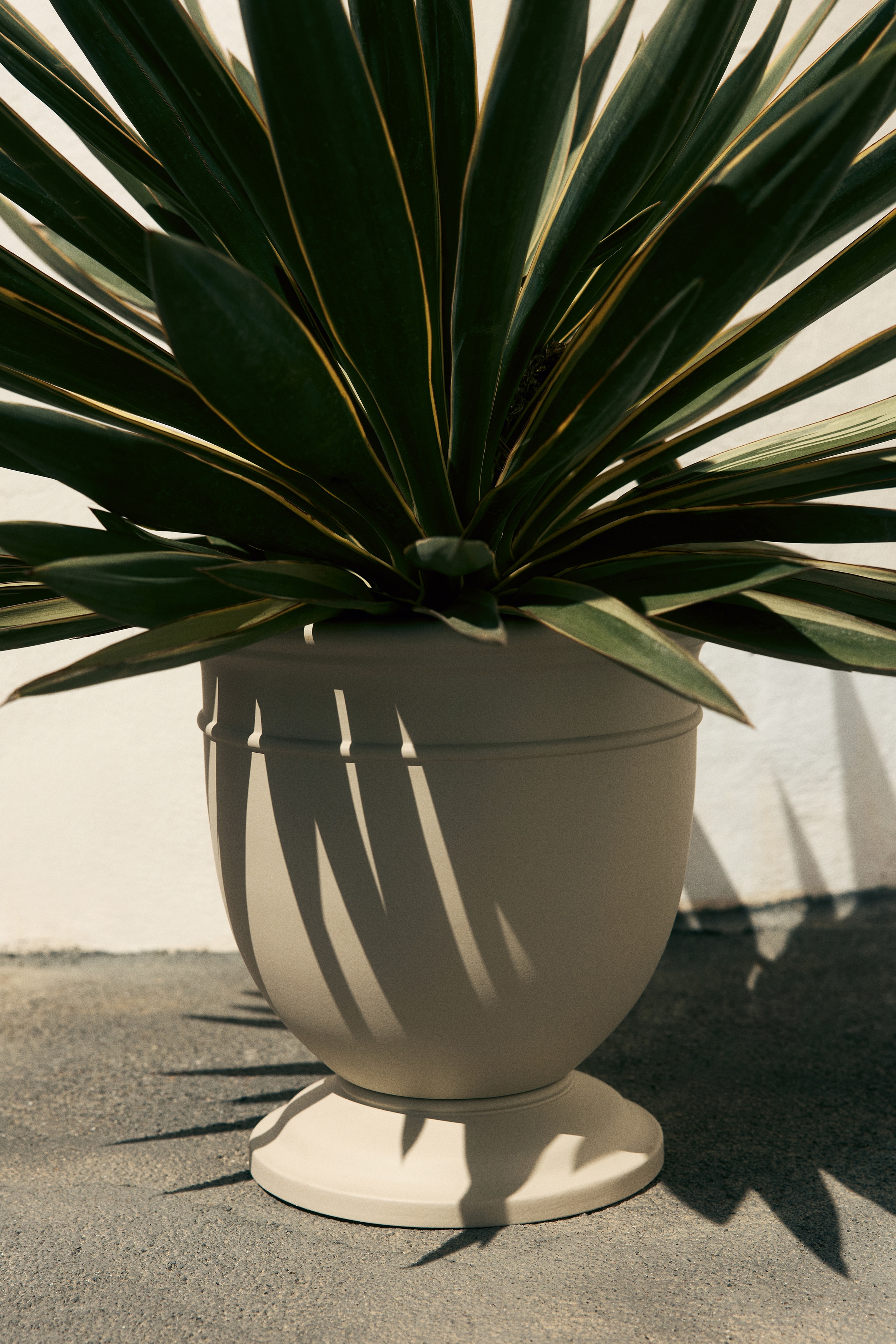 Light taupe Large Metal Plant Pot at H&M Home | H&M US