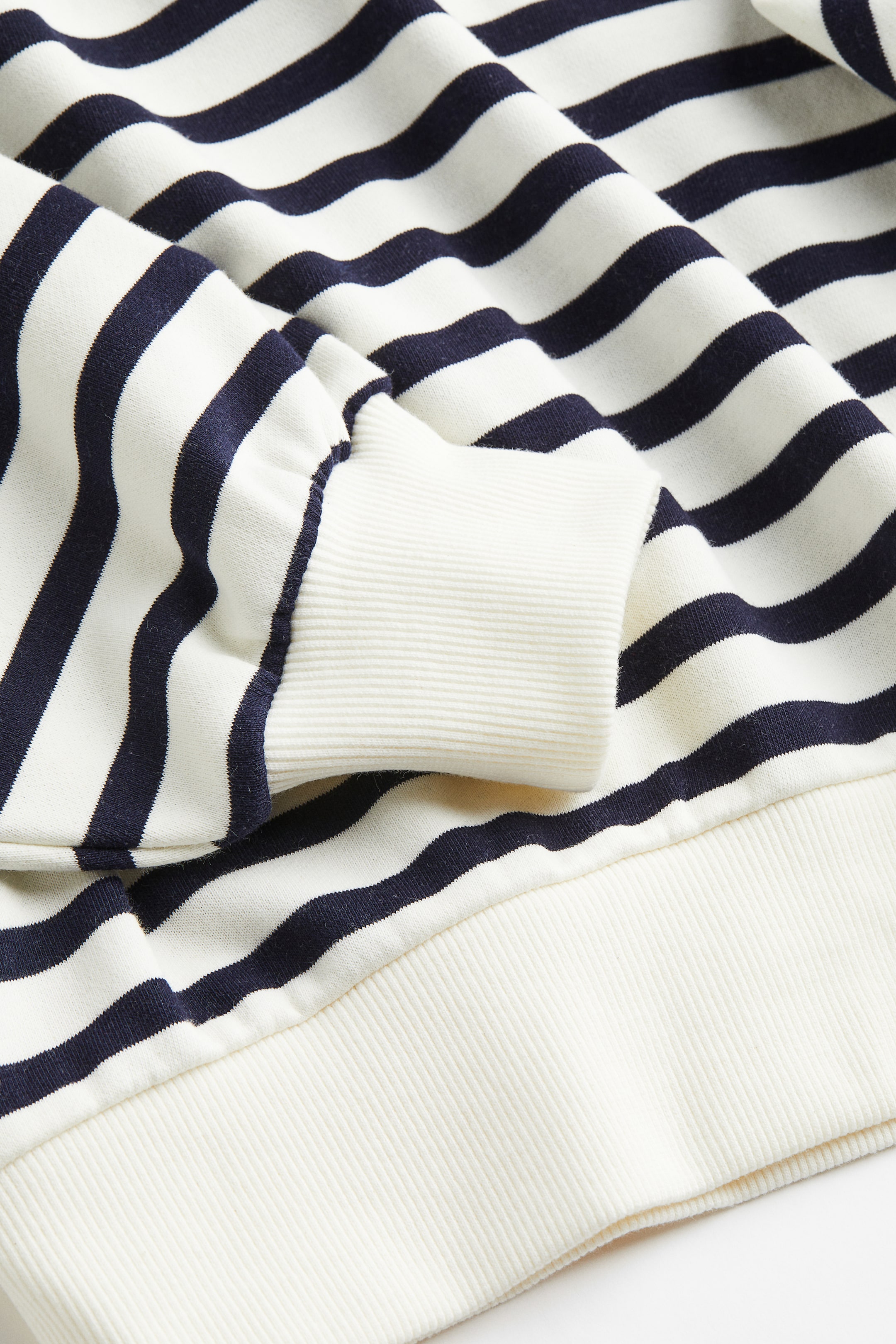 Sweatshirt - Round neck - Long sleeve - White/Dark blue striped ...