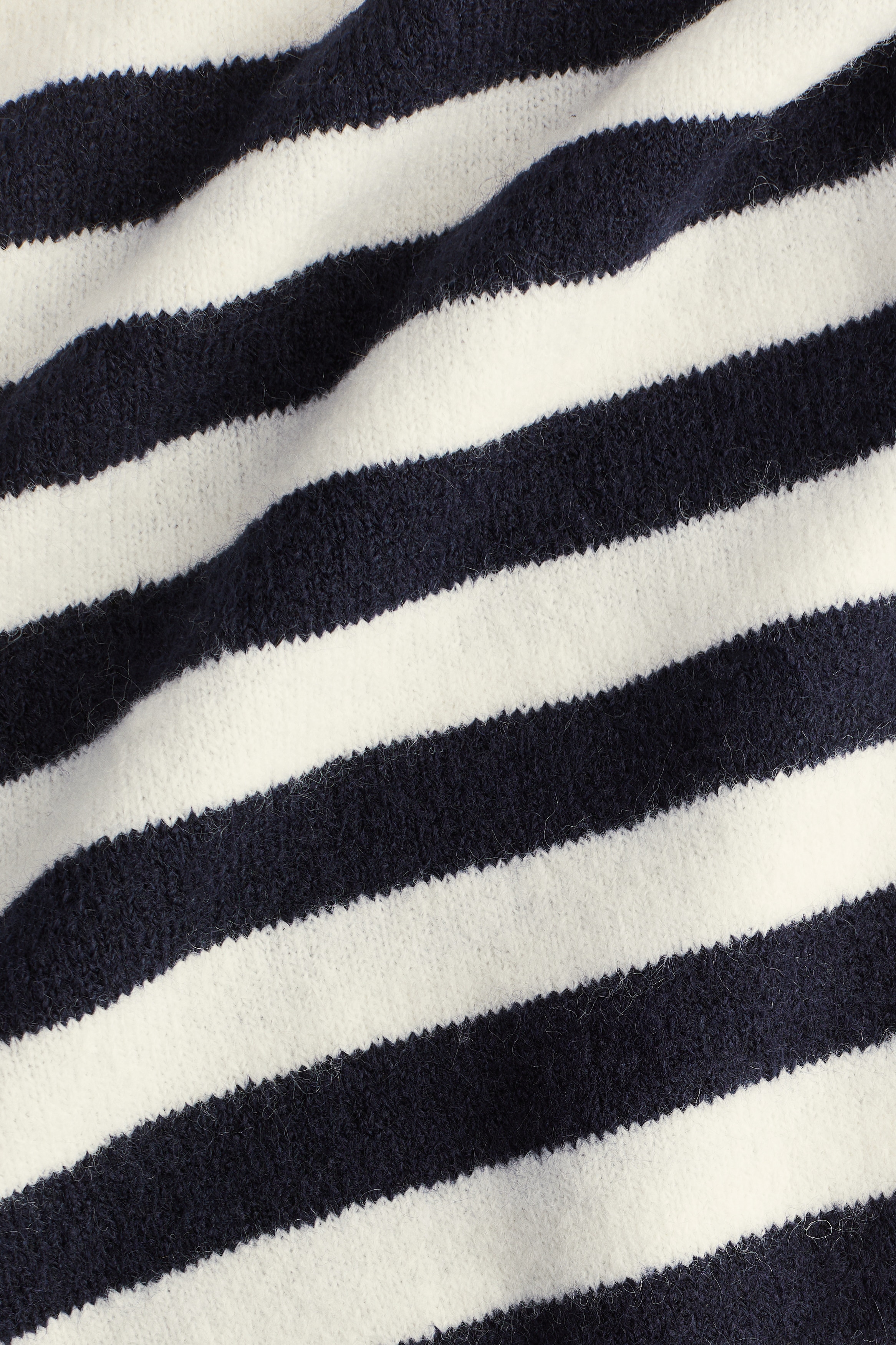 Fine-knit puff-sleeved top