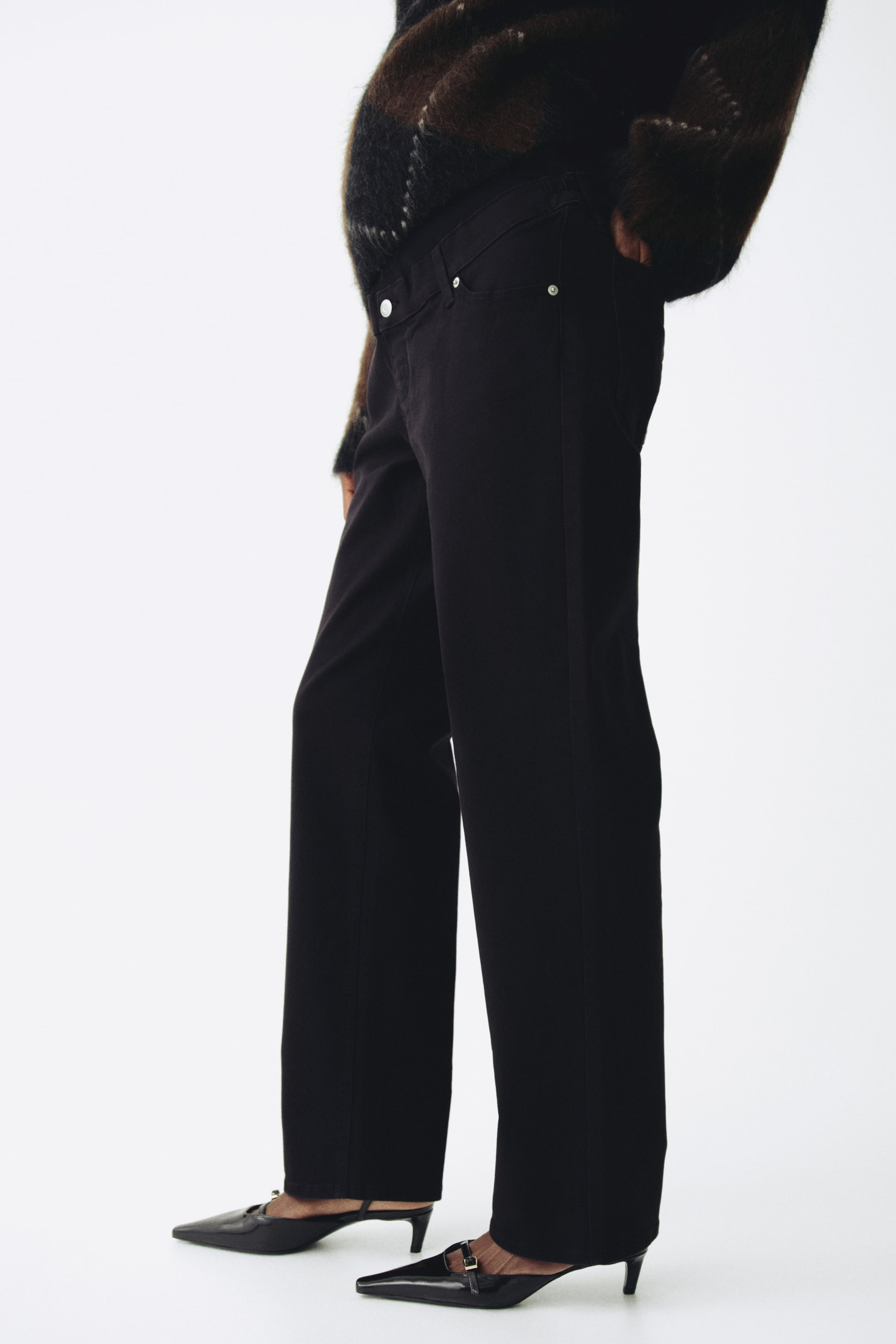 Büyük resmi görüntüle: MAMA Straight Jeans - Siyah - KADIN | H&M TR 1