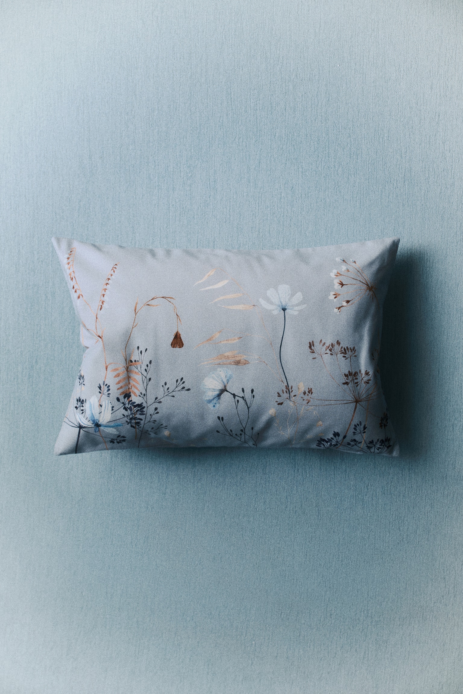 Housse de coussin en toile imprimée - Bleu ancien/fleuri/Blanc/fleuri - 1