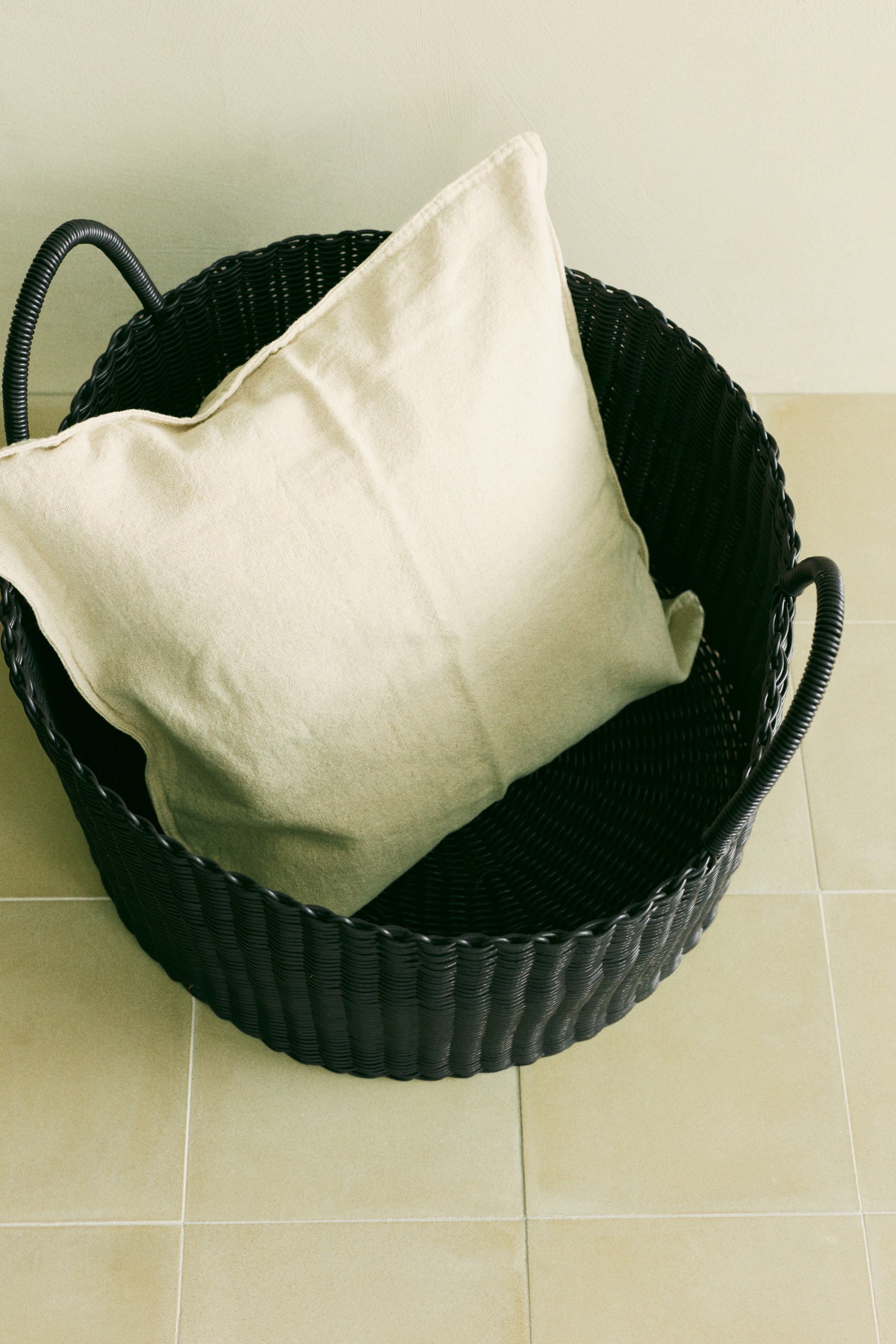 Cesta de almacenaje extragrande de plástico - Negro/Beige claro