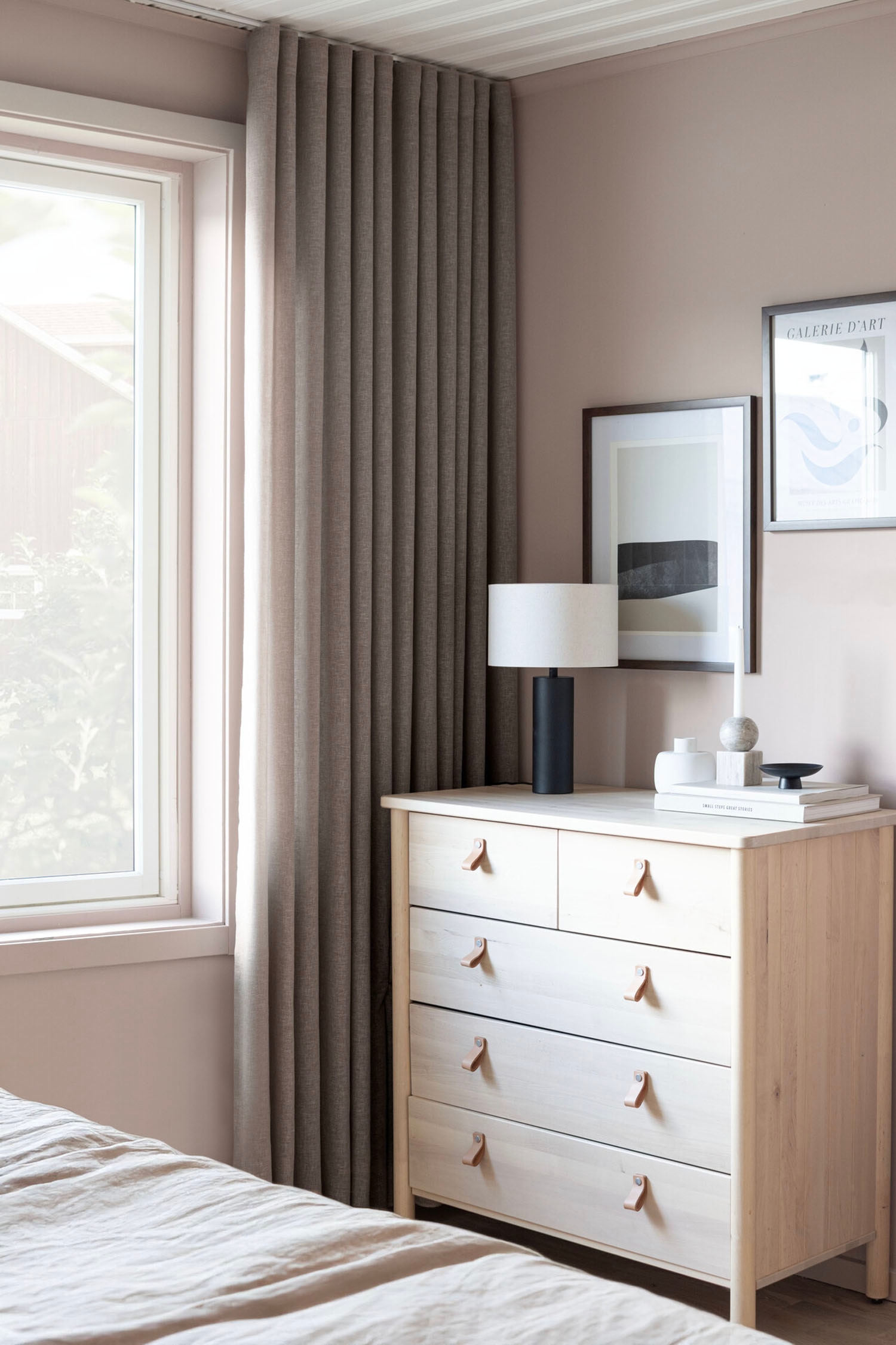 1-kpl Leveä Verho Saga - Greige/Valkoinen/Sinapinkeltainen/Beige/Harmaa/Nougat/Sininen