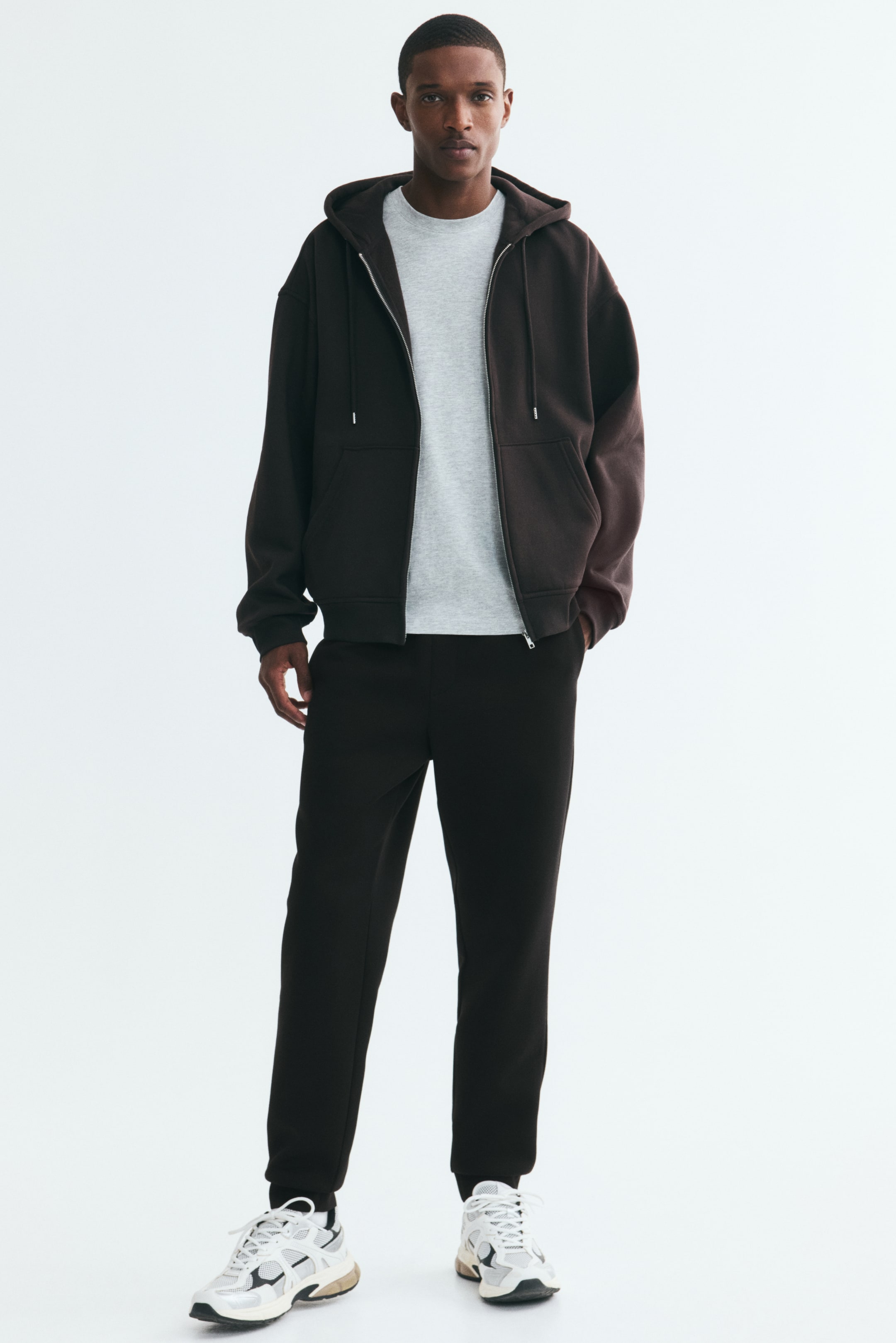 Näytä suurempi kuva: Interlock-collegehousut Regular Fit - Musta - MIEHET | H&M FI 1