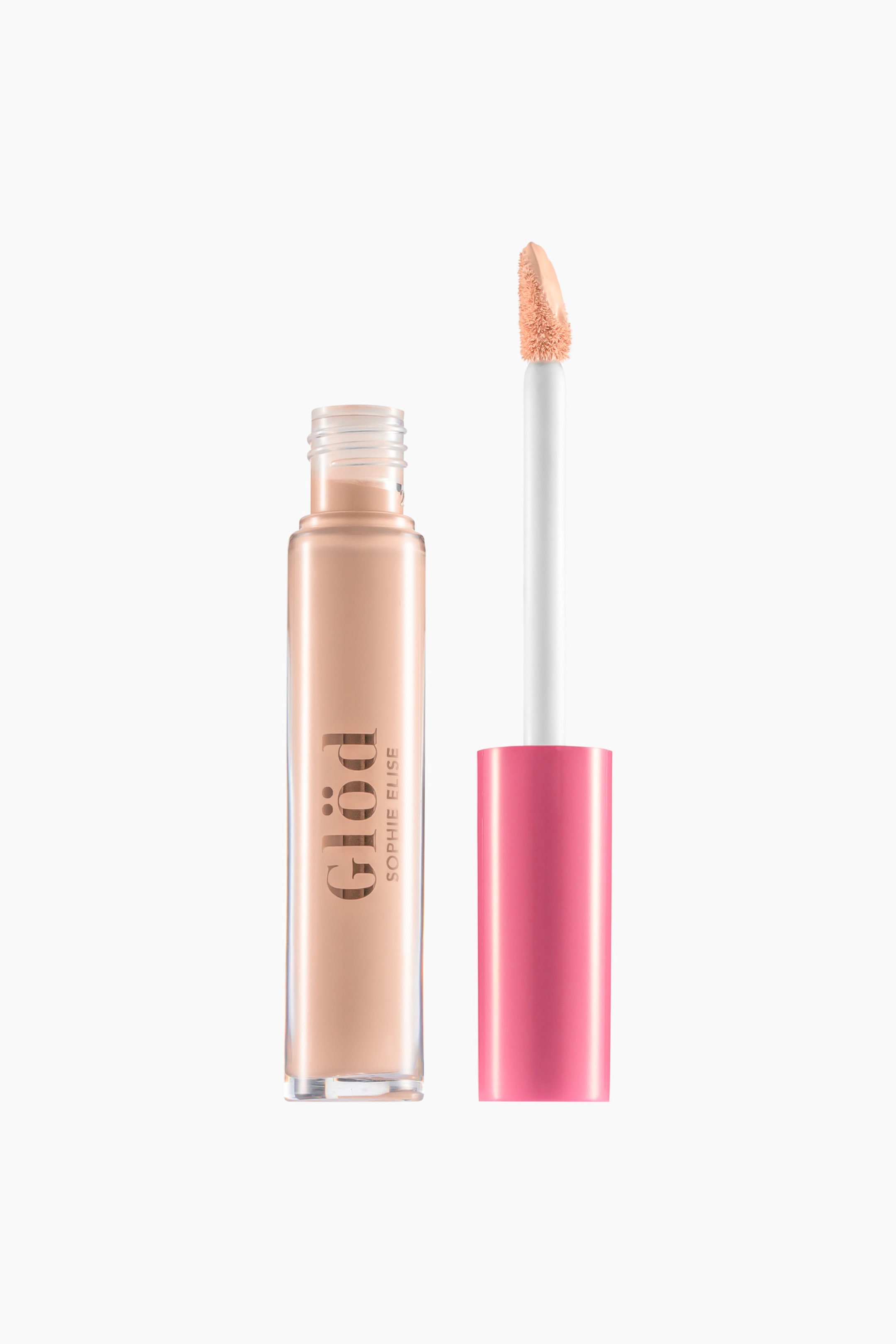 Visa större bild: En flytande concealer står upprätt i en genomskinlig, cylindrisk flaska som avslöjar en ljusbeige nyans, med varumärkesnamnet "Gläd SOPHIE ELISE" tryckt vertikalt på framsidan. Bredvid den står det avskruvade rosa cylindriska locket, fäst vid en vit applikatorstav med en snedställd doe-foot-applikator täckt av produkten.
