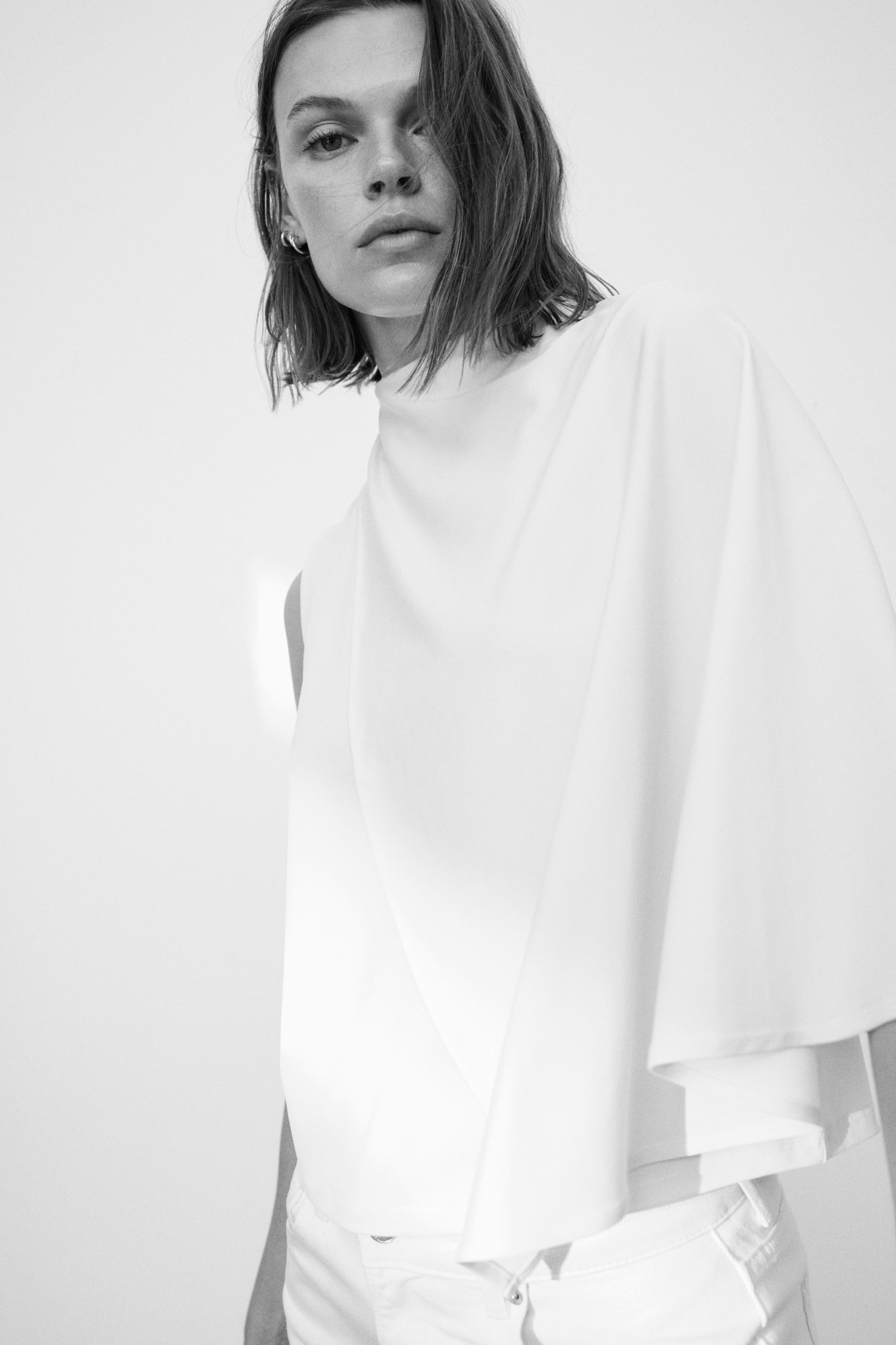 Haut en crêpe avec détail style cape
