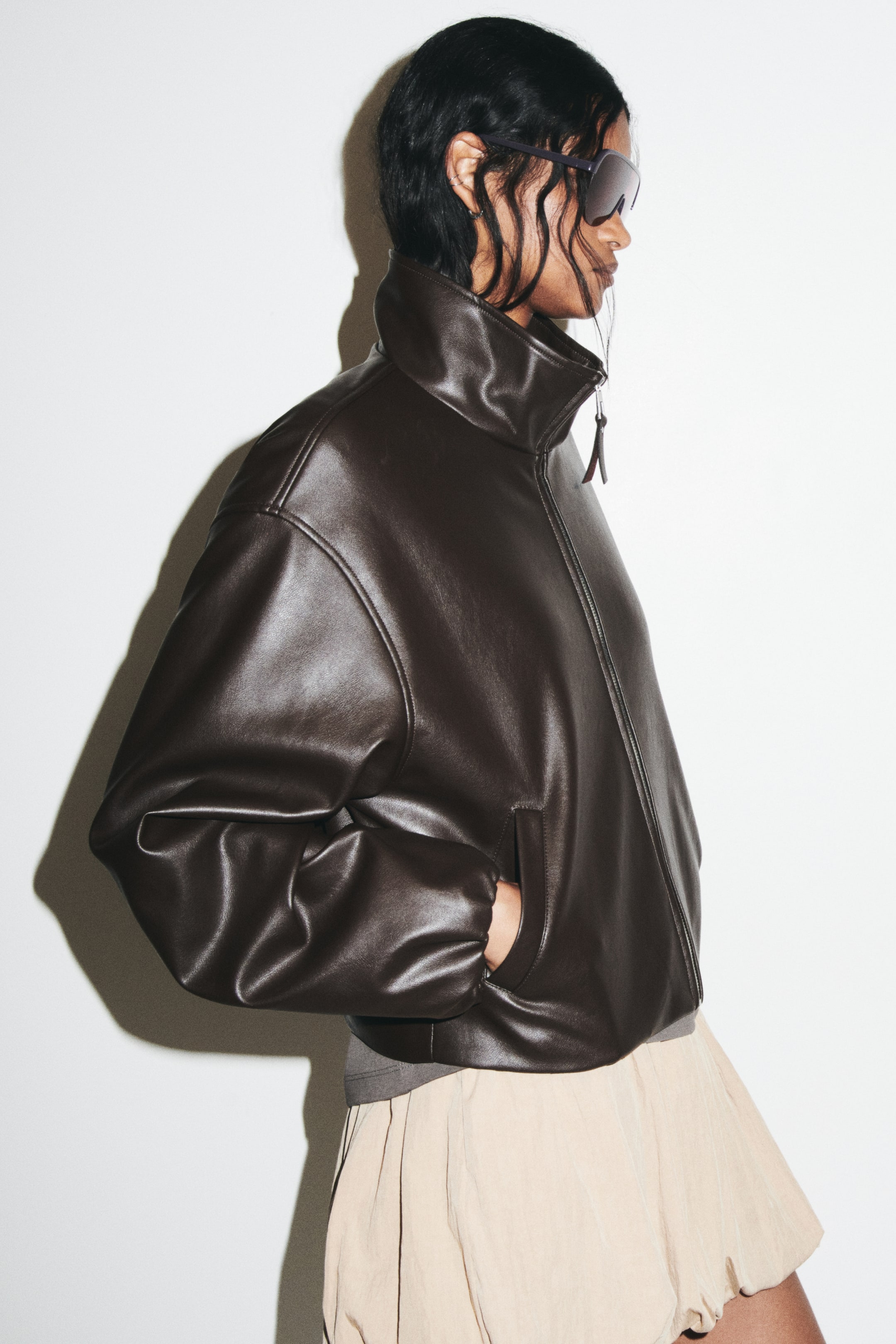 Женские куртки H&M Coated Funnel-Collar Jacket — фото 5