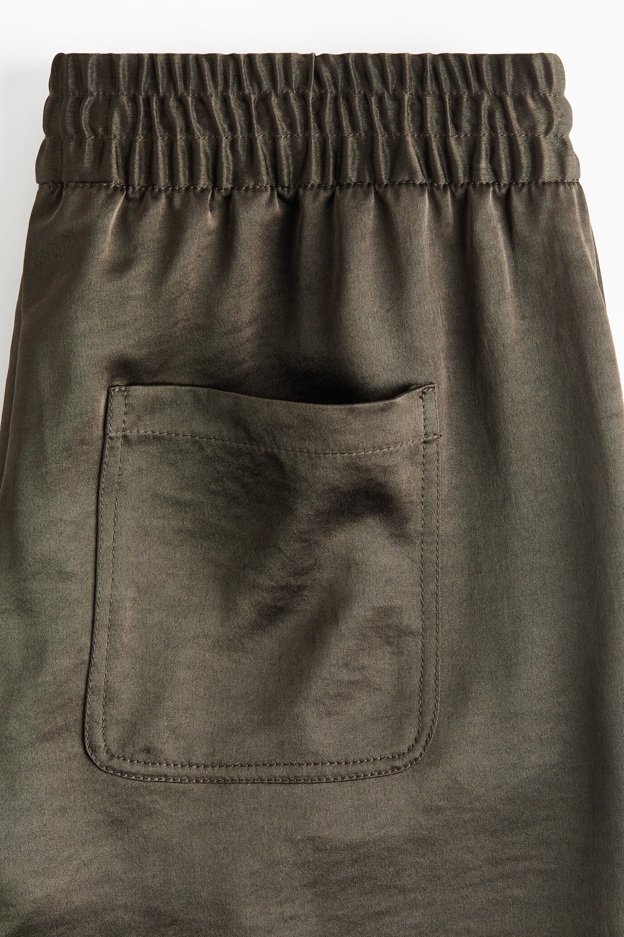 Visualizza immagine più grande: Pantaloni svasati in satin - Verde scuro | H&M IT 6