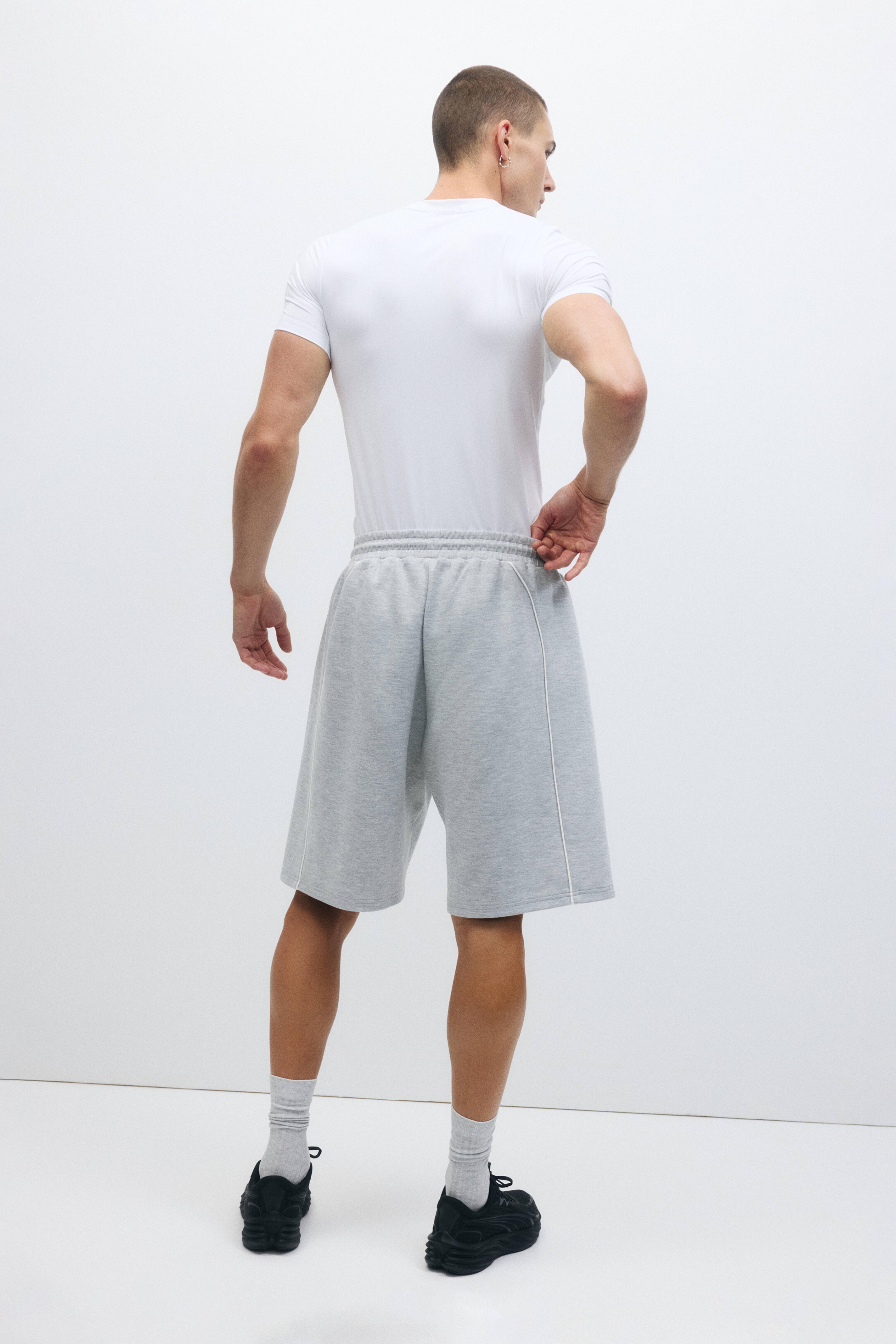 Loose-Fit Sports Shorts with DryMove™