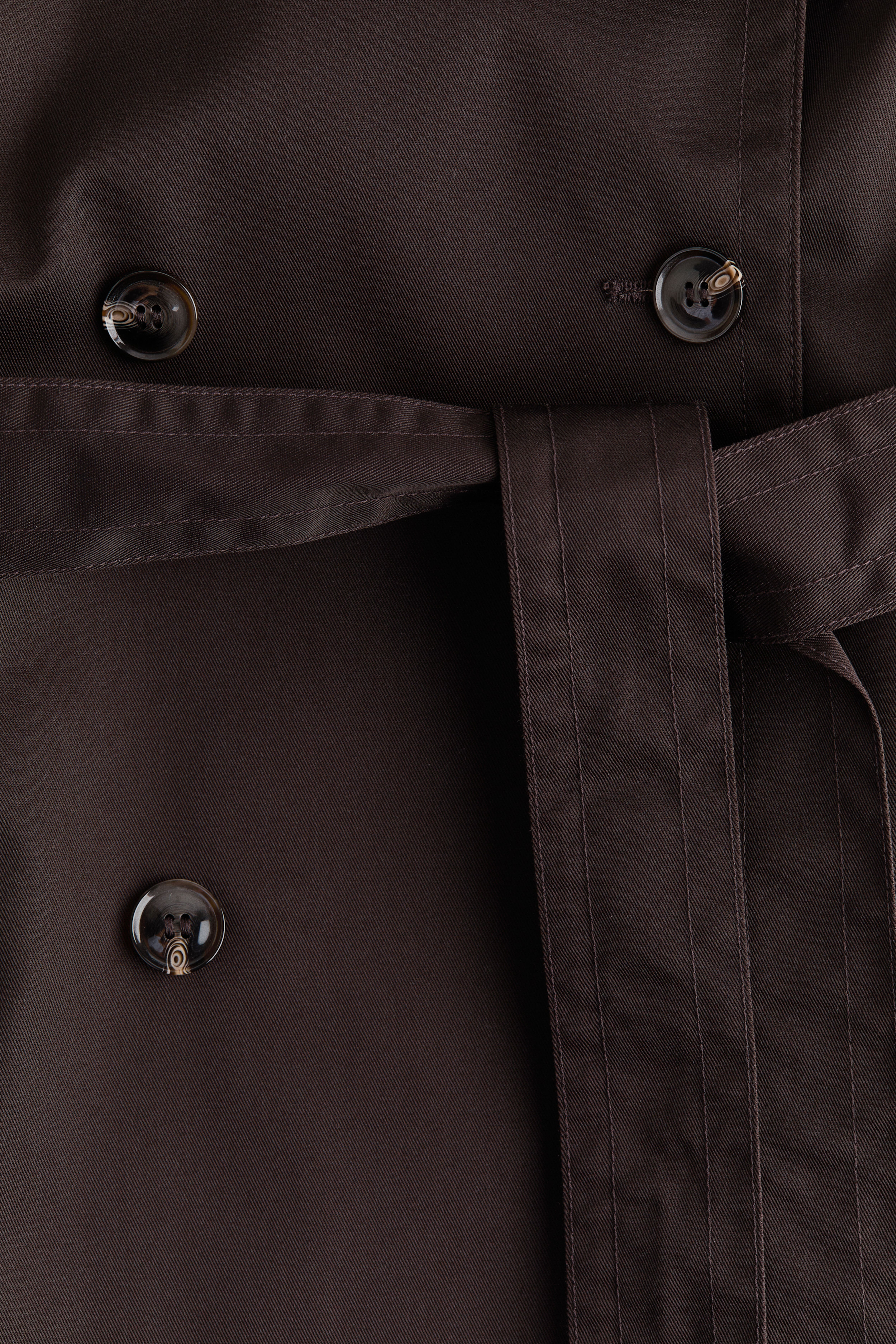 Imperméable avec ceinture à nouer