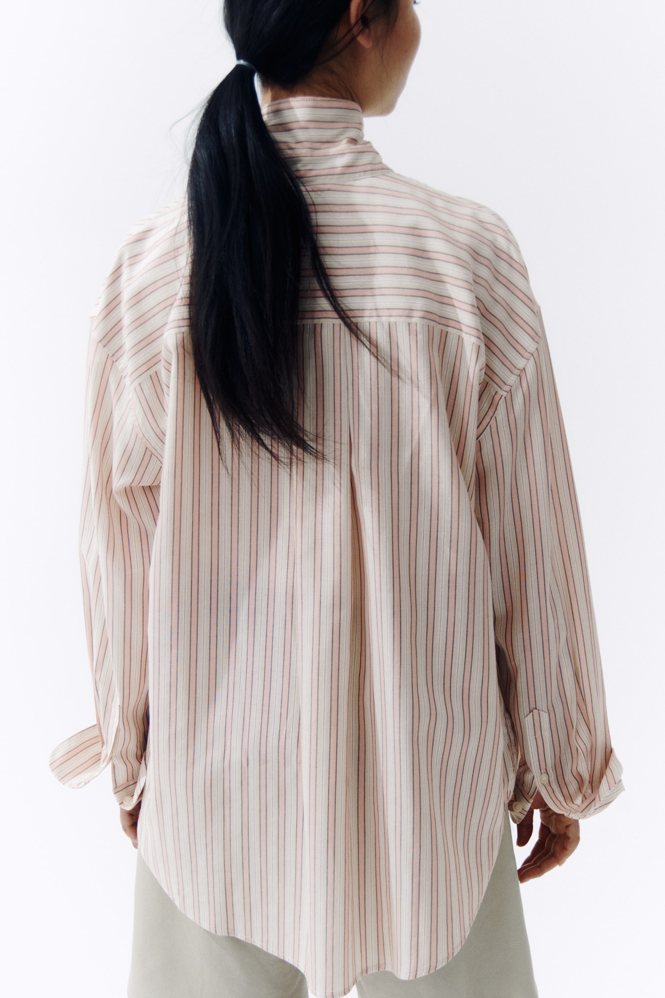 Женские рубашки H&M Oversized Lyocell-Blend Shirt — фото 4