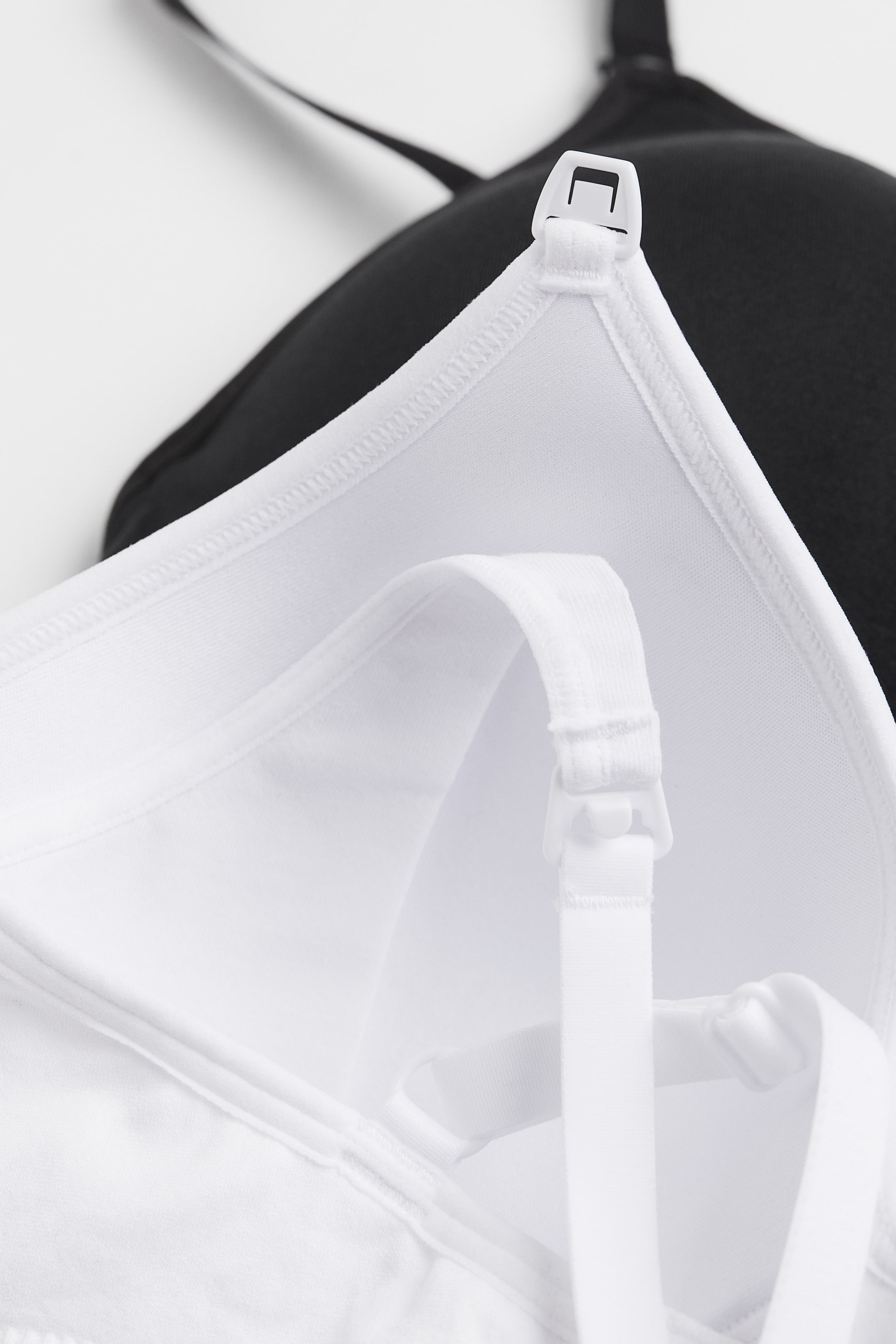 Guida ai reggiseni: calcola la tua taglia di reggiseno | bonprix