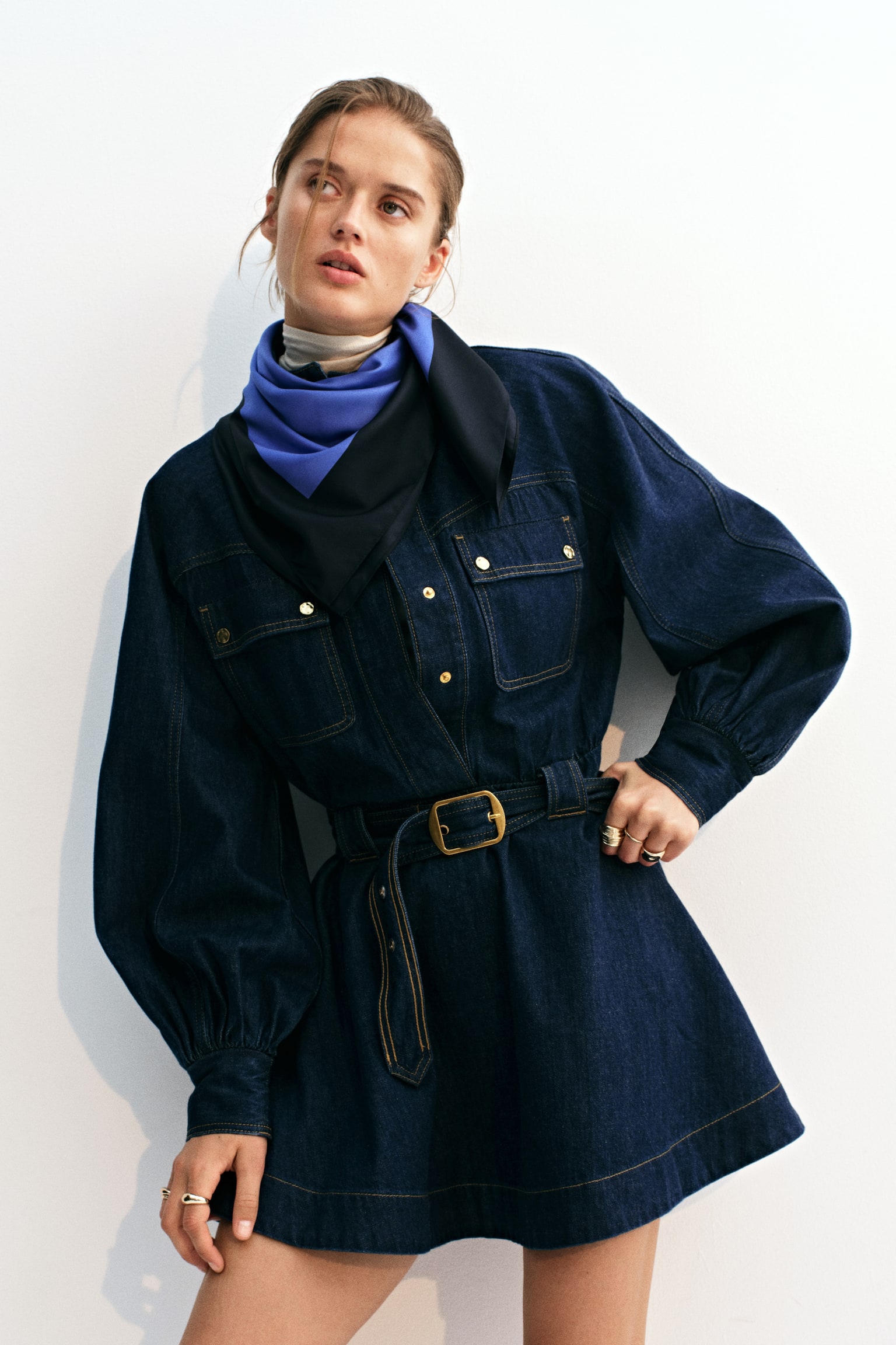 Женское платье H&M Belted Denim Dress, цвет: Тёмный джинсовый синий — фото 2