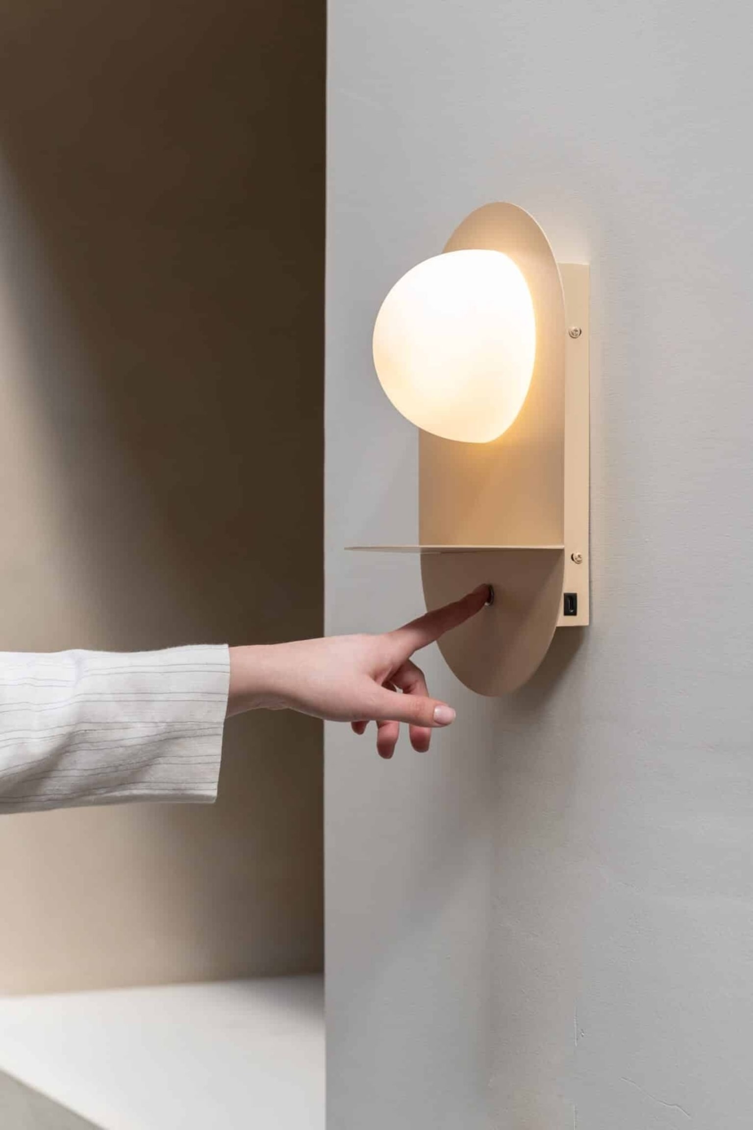 Tokyo Væglampe - Beige/Black - 3