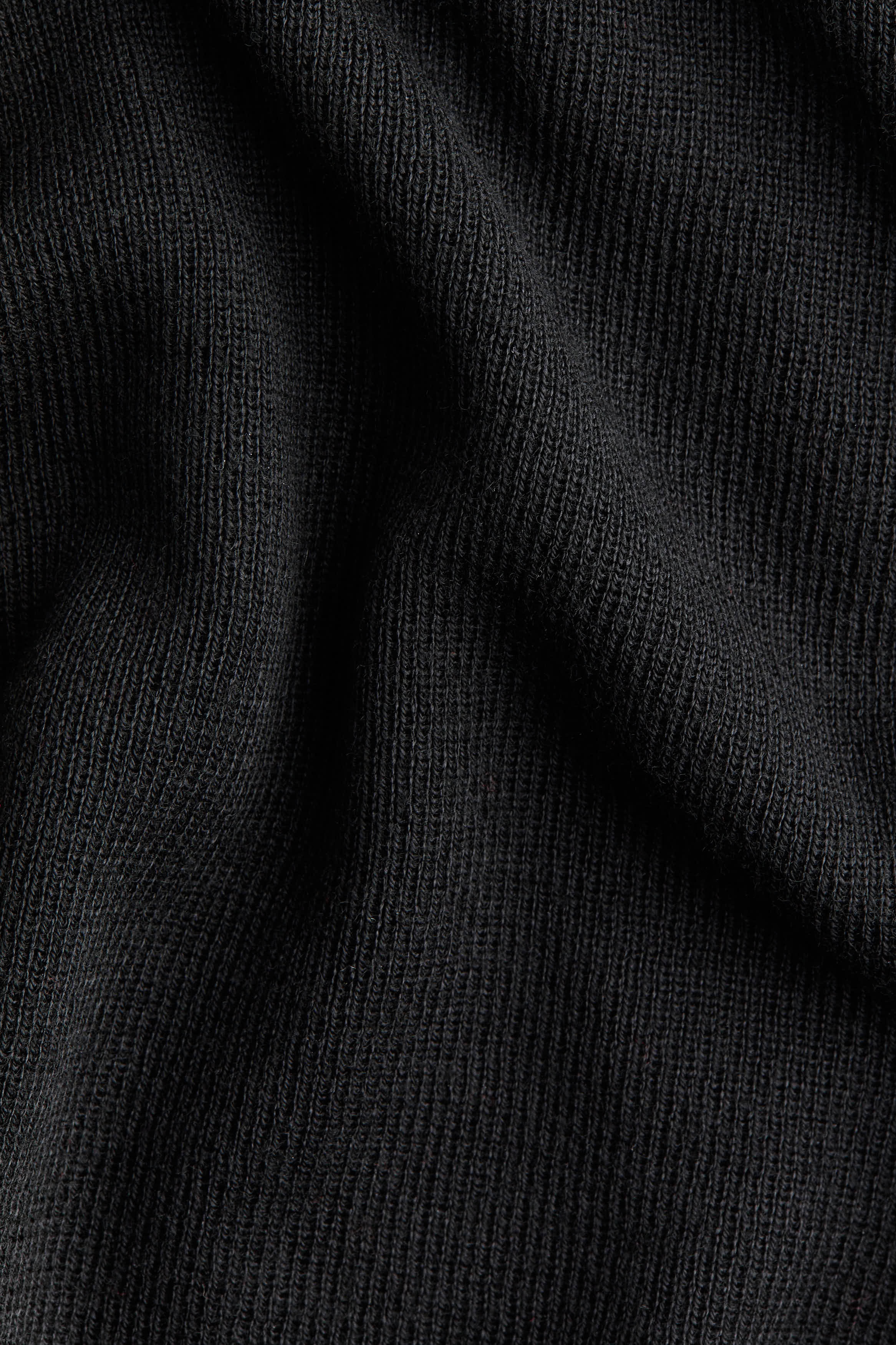 Off-the-shoulder jumper