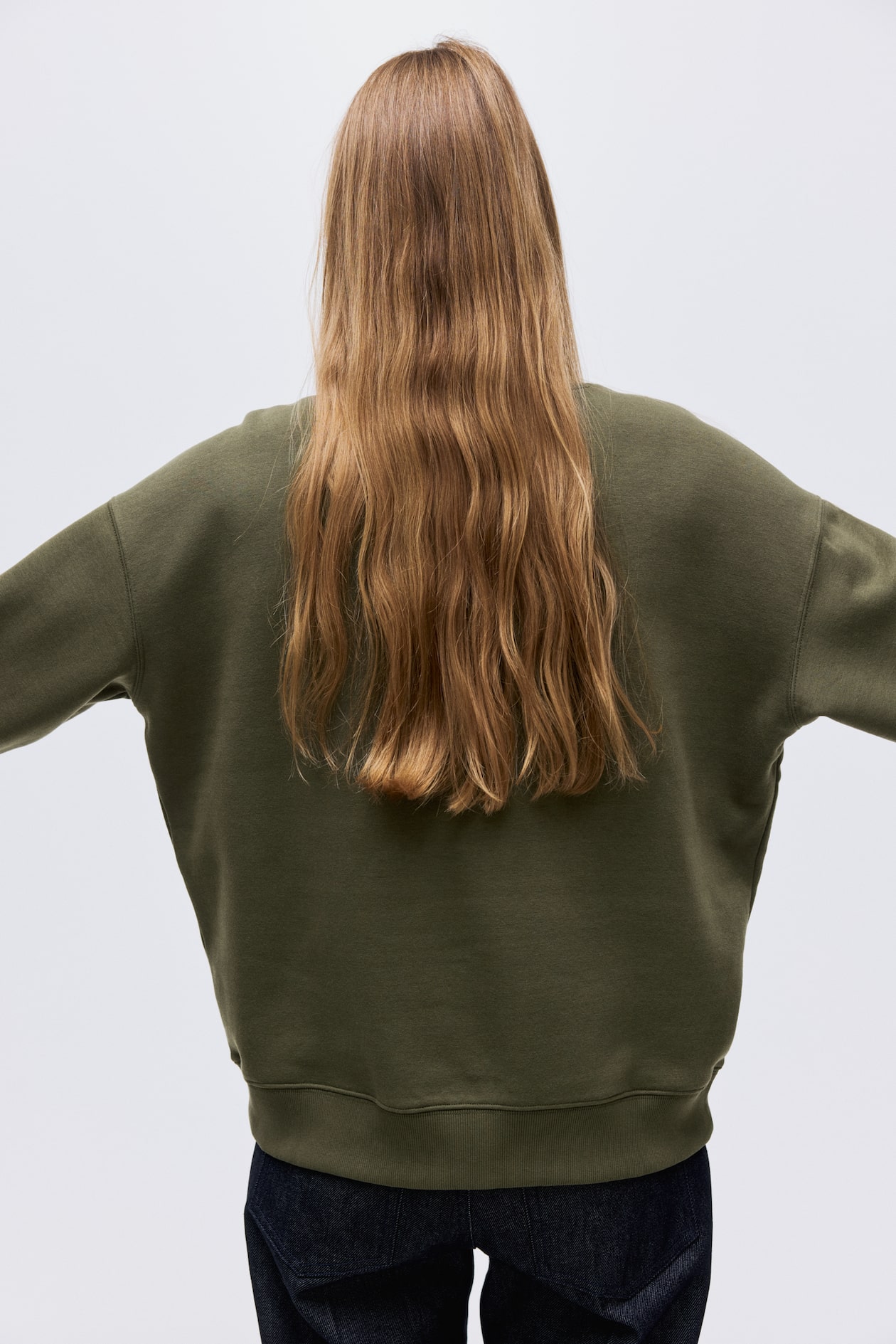 Sweatshirt with Text Motif - image 4