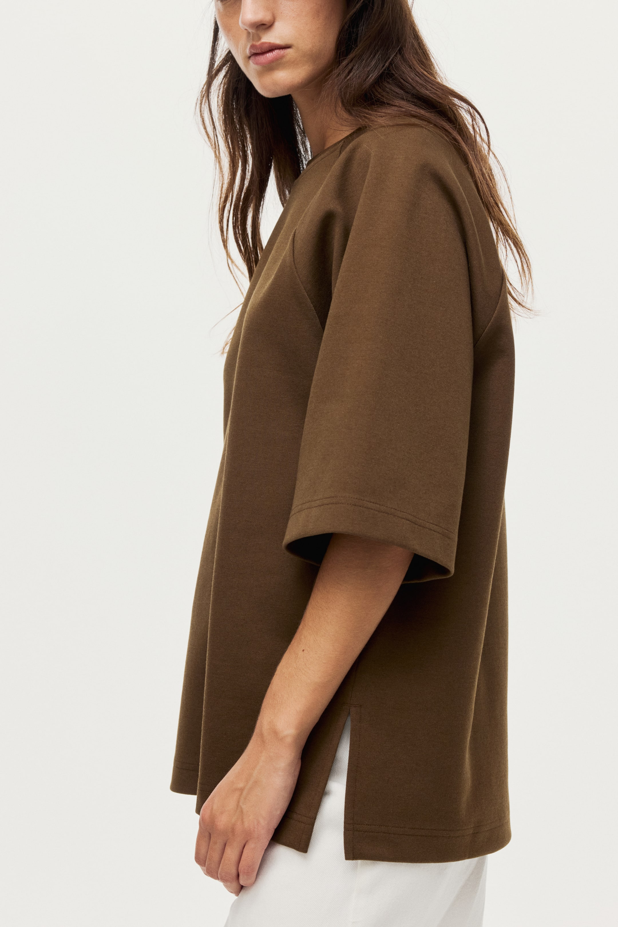 拡大画像を表示: オーバーサイズ インターロックTシャツ - ダークブラウン - レディース | H&M JP 2