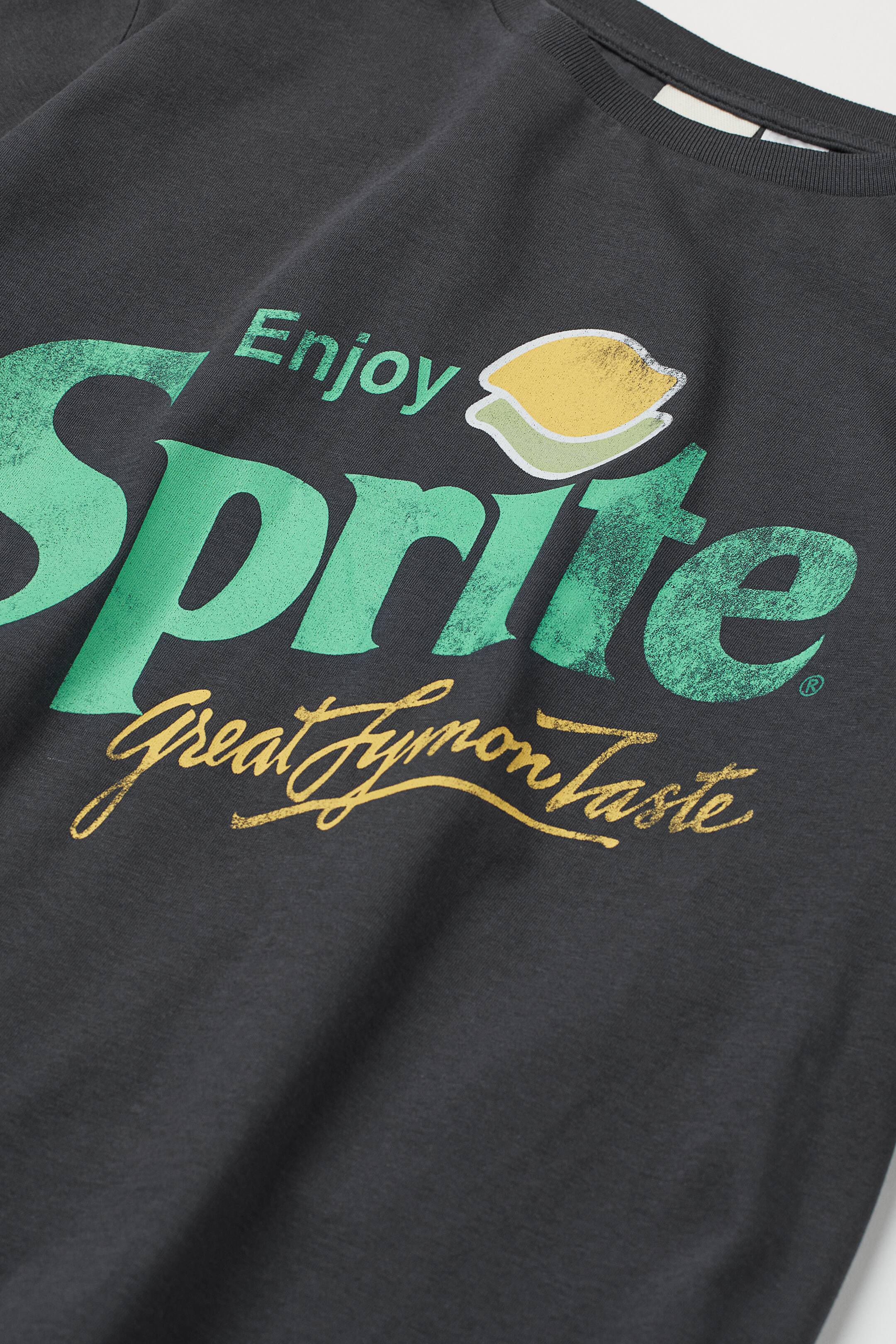 הצגת תמונה גדולה יותר: חולצת טי עם הדפס - אפור כהה/ספרייט - Ladies | H&M IL 2