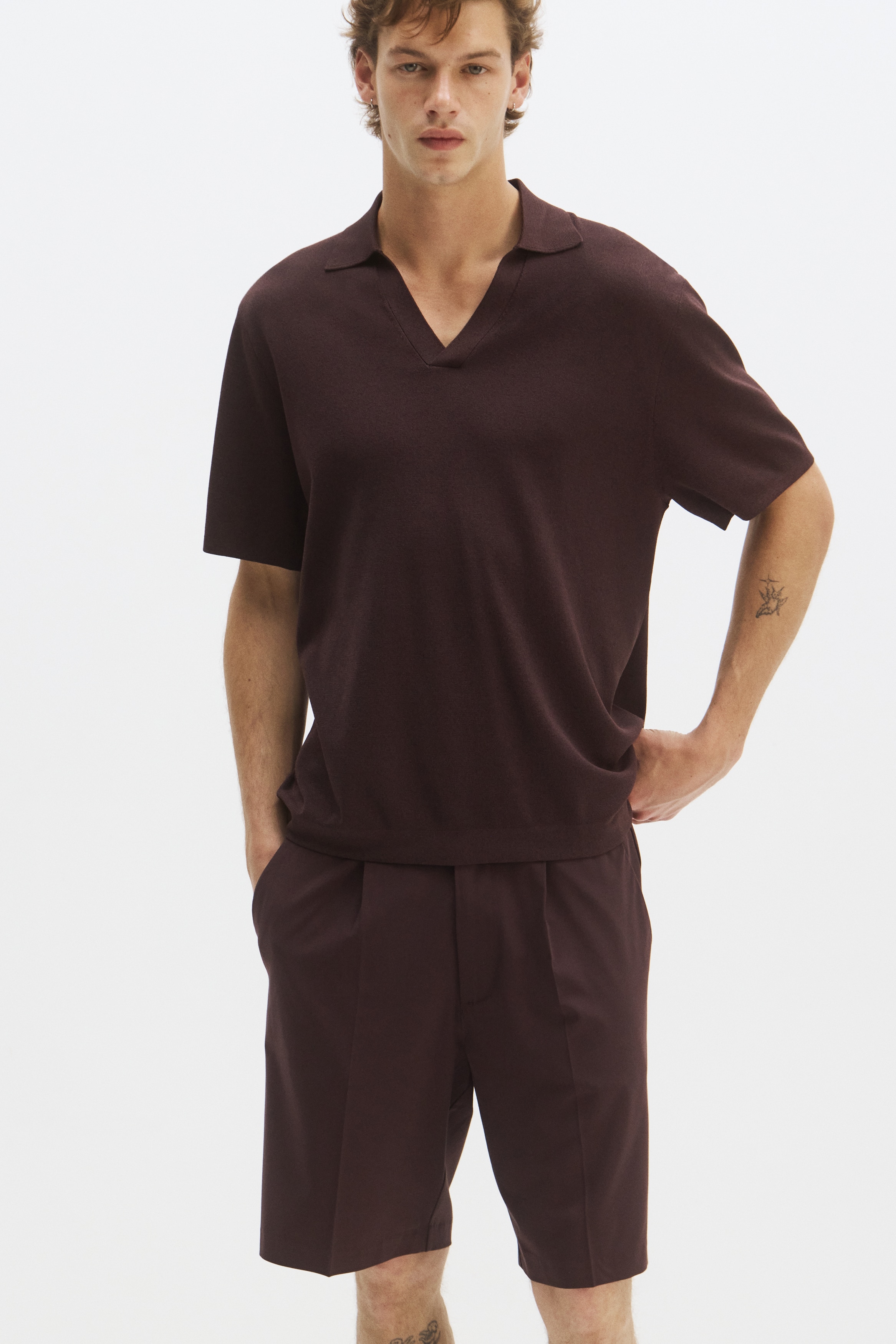 Four-way Stretch Loose Fit shortsModel