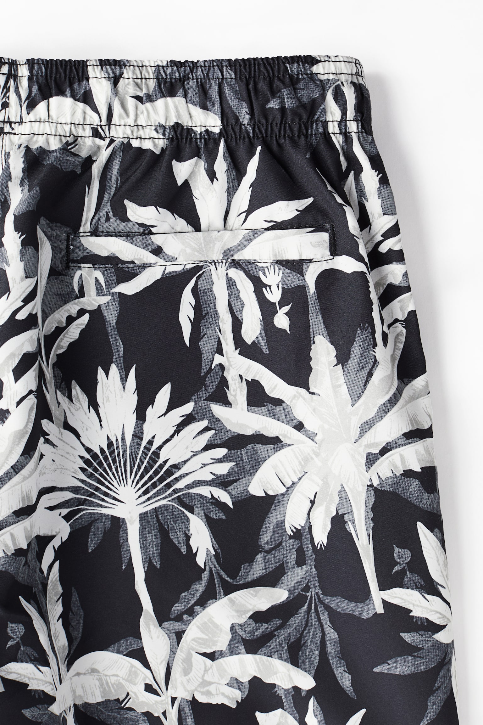 Patterned swim shorts - Black/Palm trees/Light blue/Patterned/Black/Leaf-patterned/Dark blue/Patterned/Light blue/Patterned/Brown/Leaf-patterned/Beige/Patterned/Purple/Leopard print/Light blue/Patterned/Grey/Striped/Light blue/Leopard print/Light blue/Patterned/Beige/Striped/Green/Striped/Pink/Patterned - 3