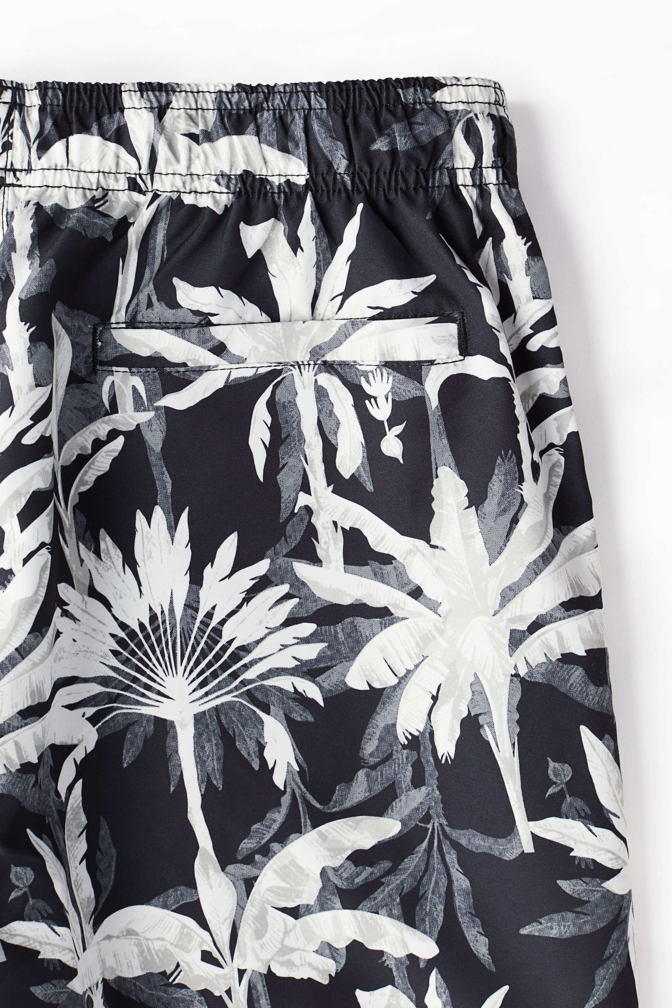 Patterned swim shorts - Black/Palm trees - Men | H&M GB