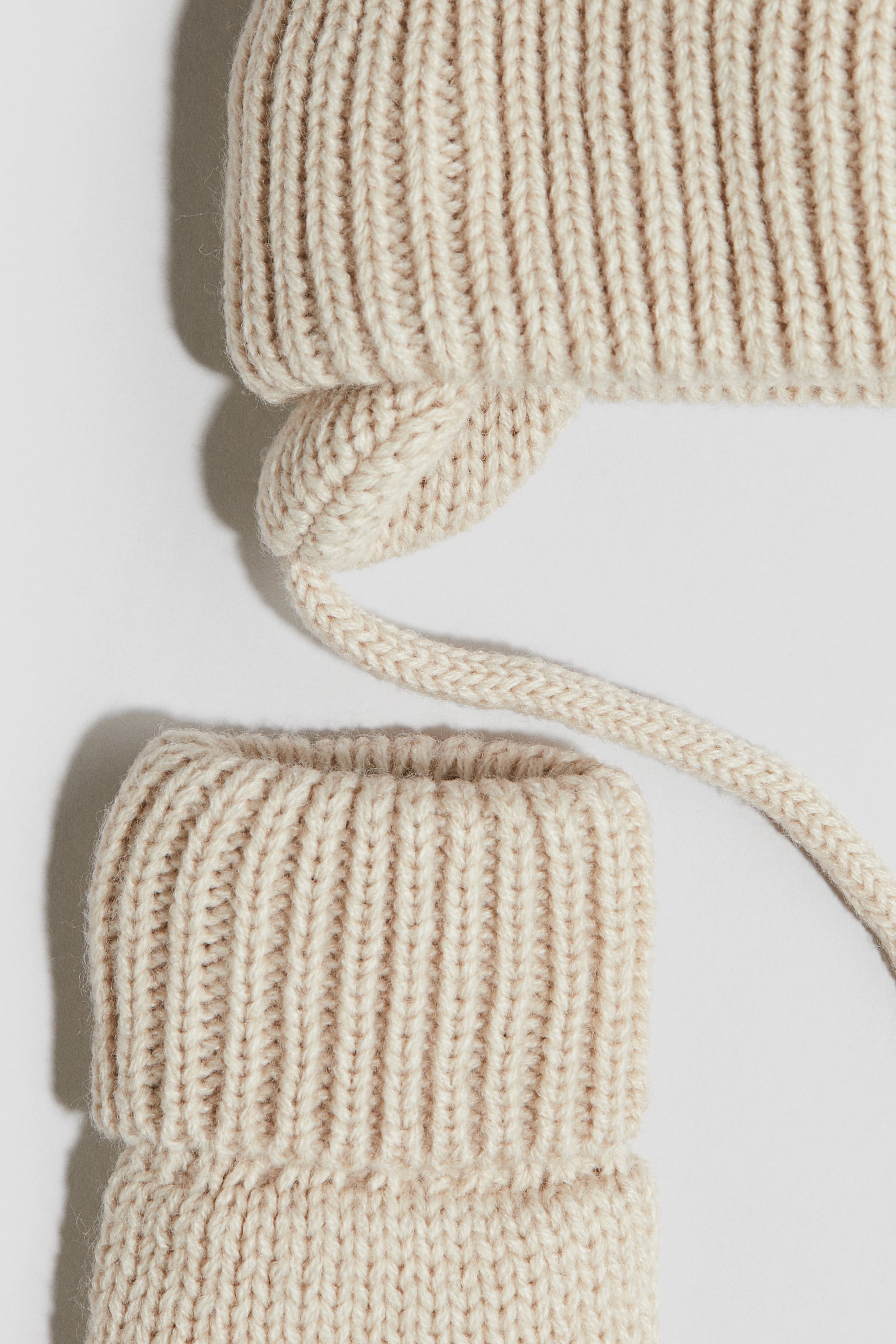 H&M 2-piece Beanie and Mittens Set, цвет: Светлый бежевый — фото 2