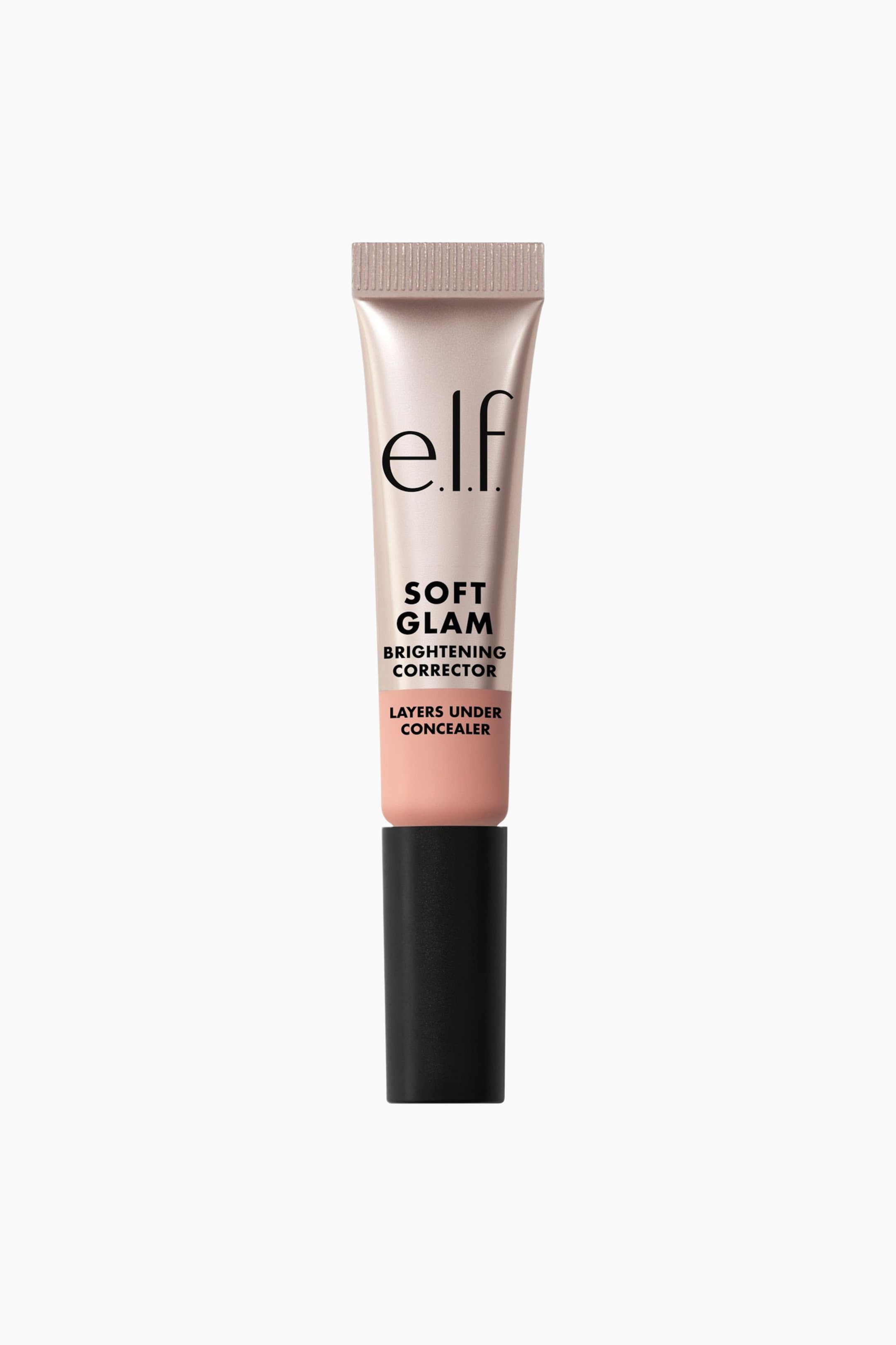 Visa större bild: elf Soft Glam Brightening Corrector är en klämtub som står upprätt och är framåtvänd. Den övre delen är skimrande roséguld och visar varumärket och produktnamnet, och den övergår i en matt, ljusrosa nedre del med ett matt svart lock som utgör basen.