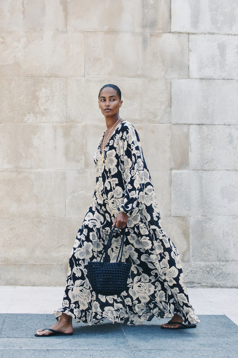 Women's Black/Floral Voluminous dress | H&M