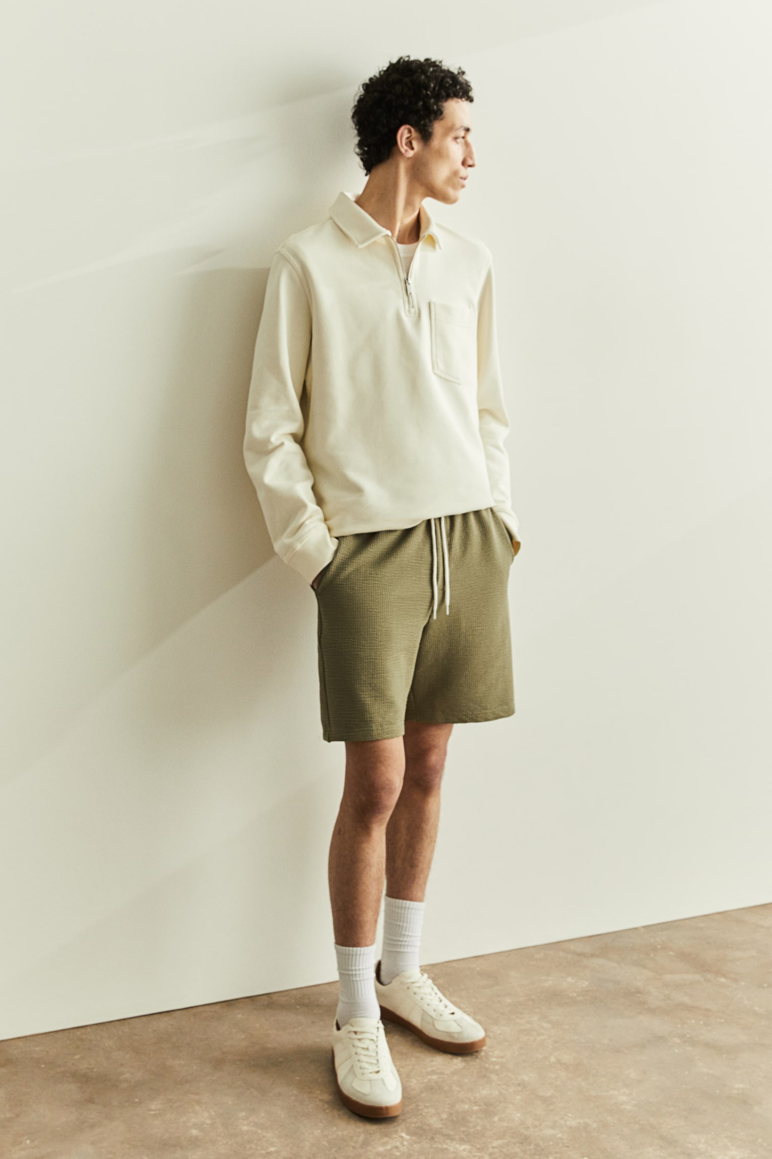 Regular Fit Waffled Shorts - Khaki green/Navy blue - 4