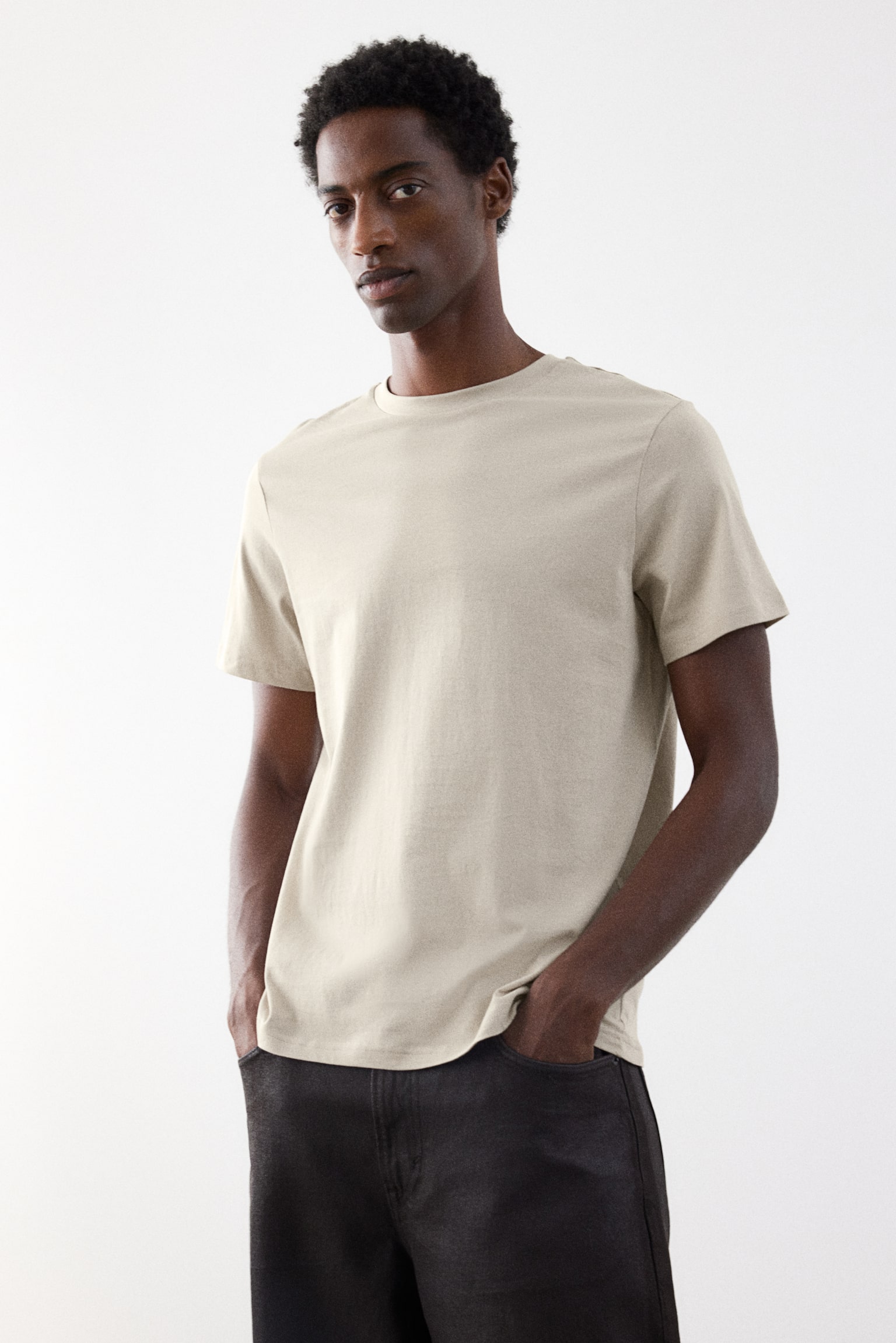 Regular Fit T-shirt - Light beige/Black/Dark blue/Burgundy/Dark grey/Forest green/Grey marl/Light beige/Dark brown/Black marl/Light green/Turquoise/Light green/Pink/Dark aubergine/White/Khaki green/Blue - 1