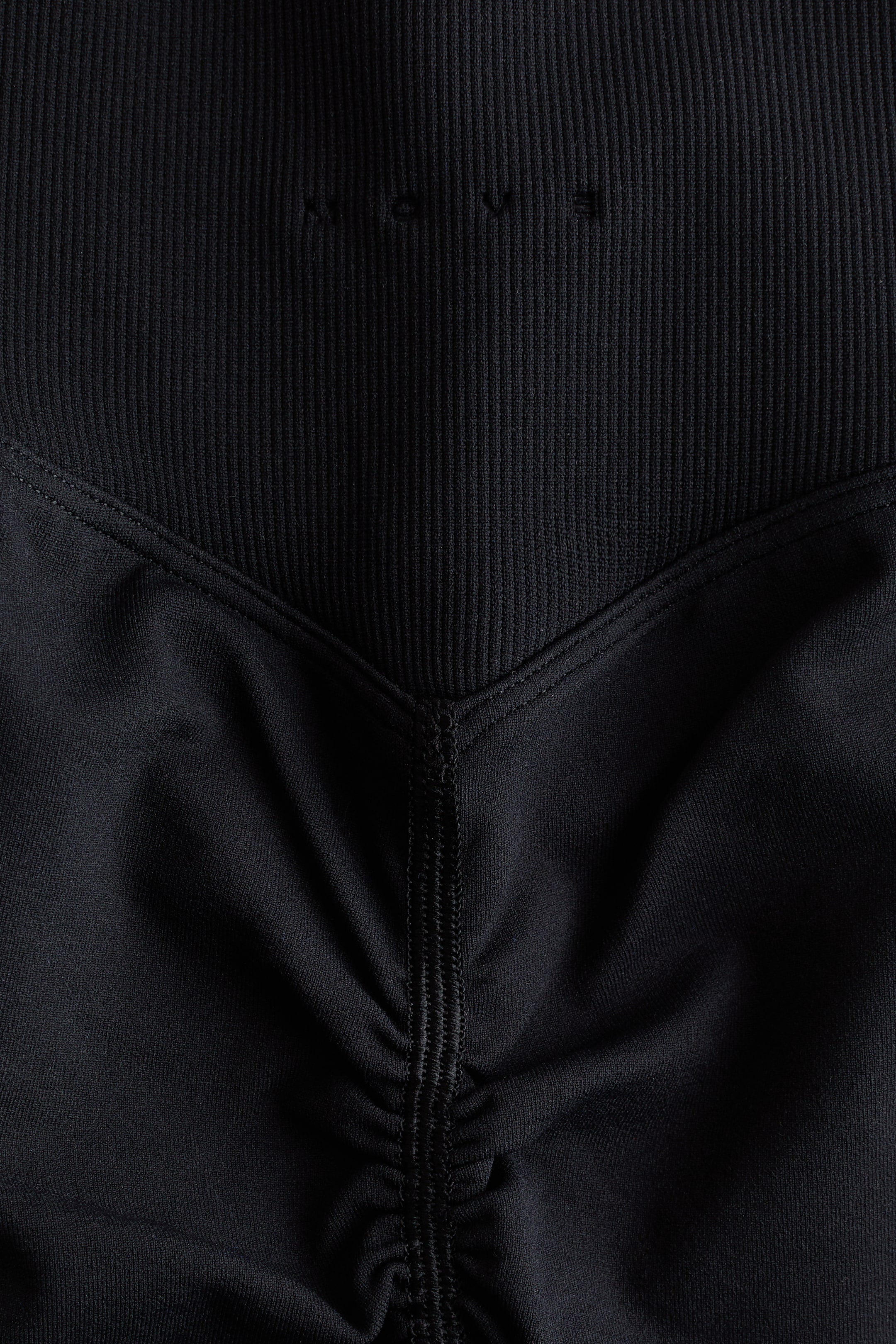 Seamless Scrunch Hot Pants with DryMove™