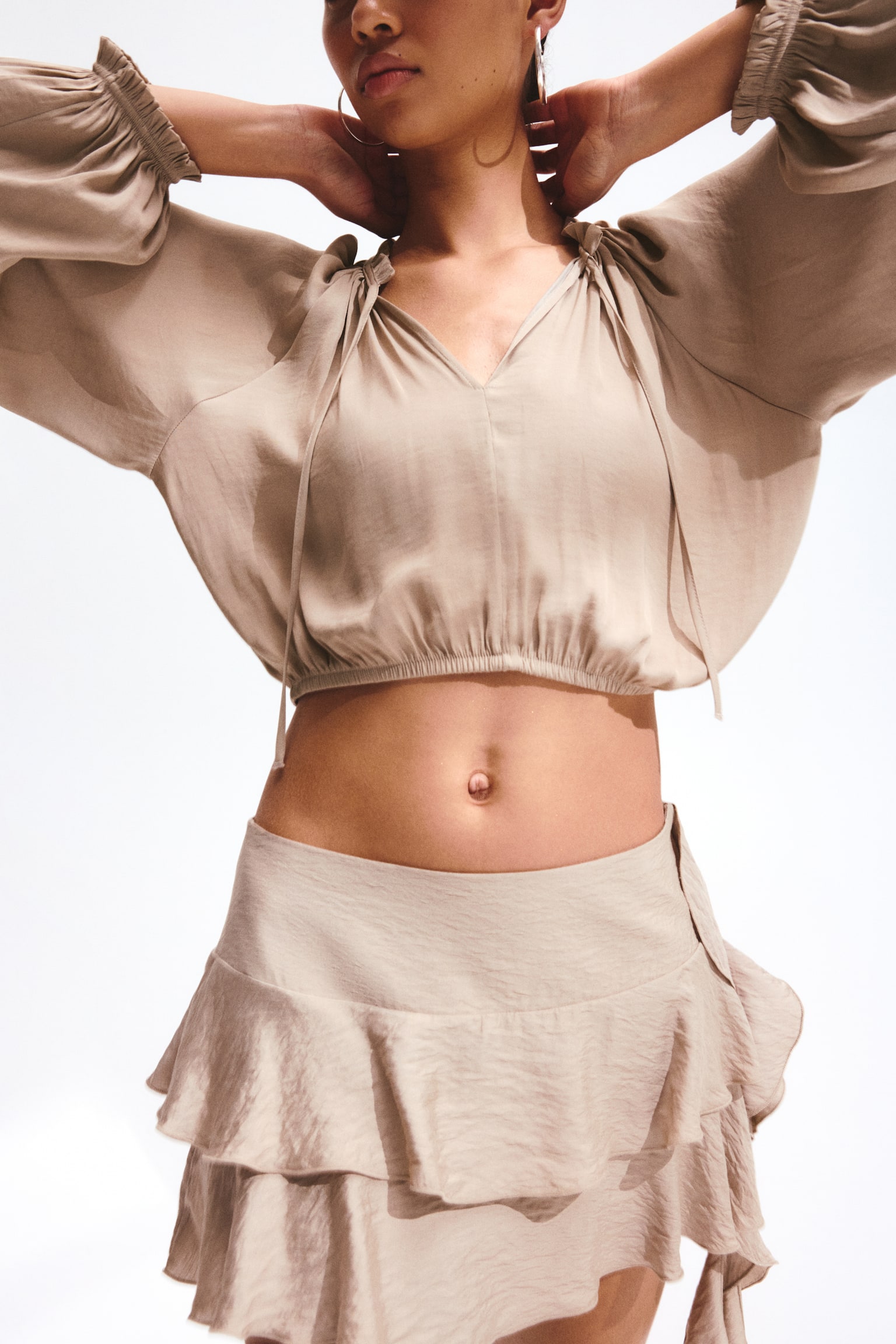 חולצה עם שרוולי בלון - בז'/חום כהה - 6