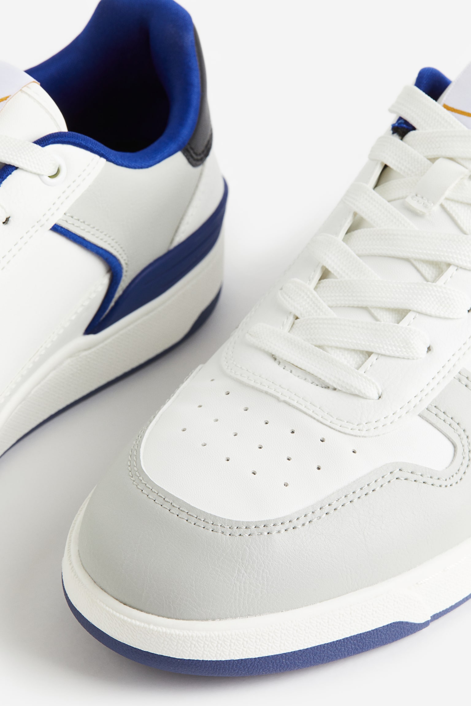 Trainers - White/Blue - 3