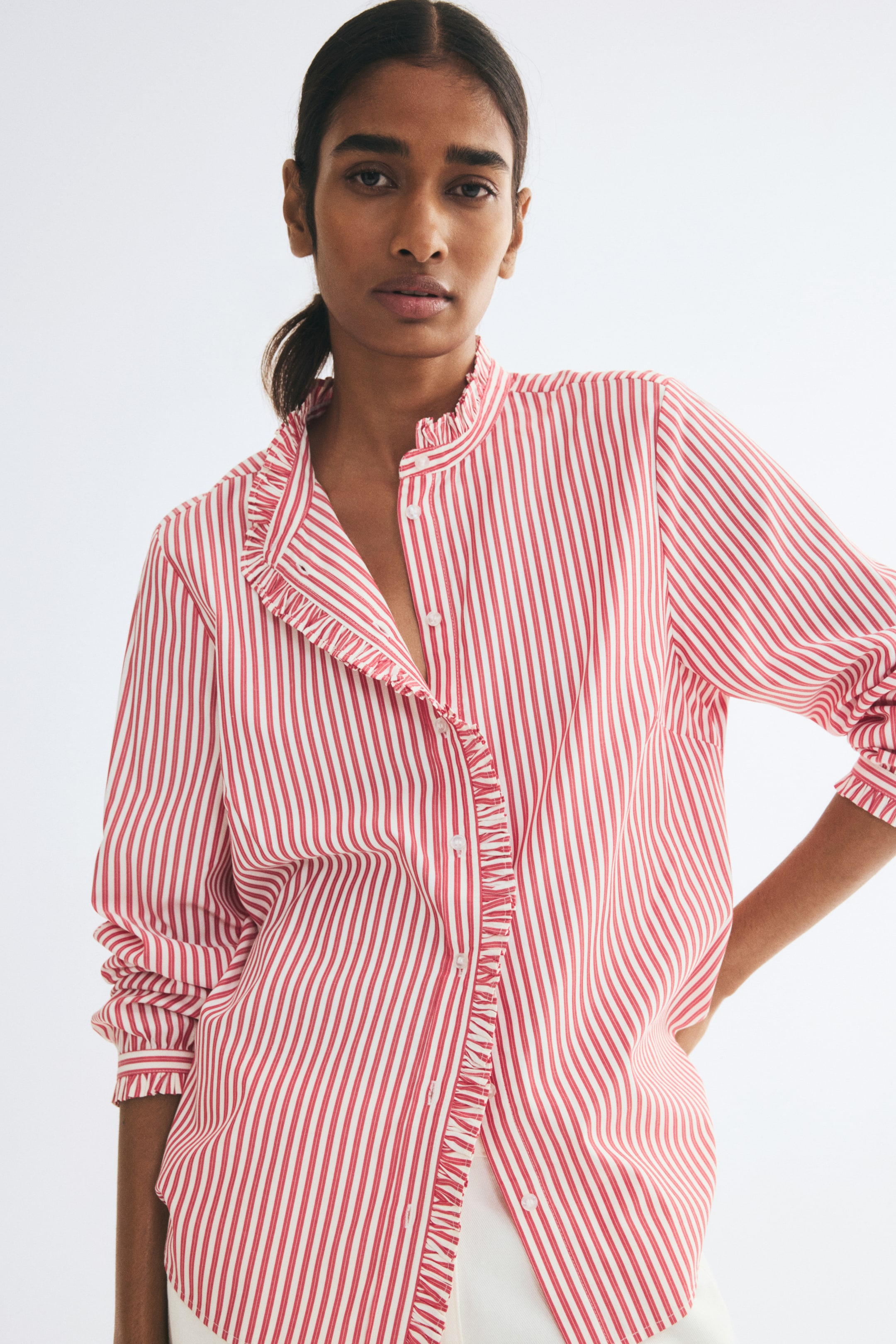 Größeres Bild anzeigen: Bluse mit Rüschenbesatz - Rot/Gestreift - Ladies | H&M AT 1