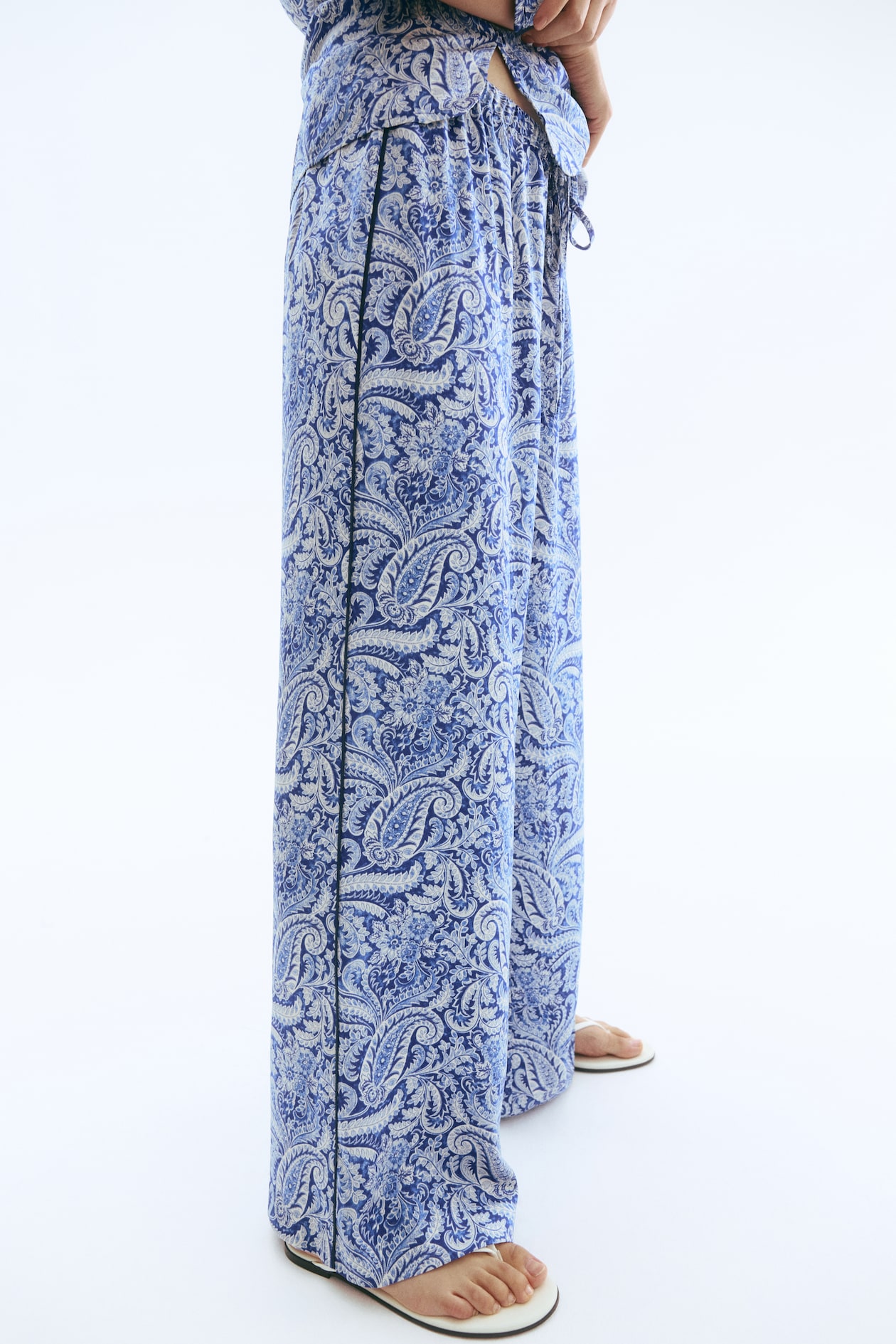 Drawstring trousers - image 5