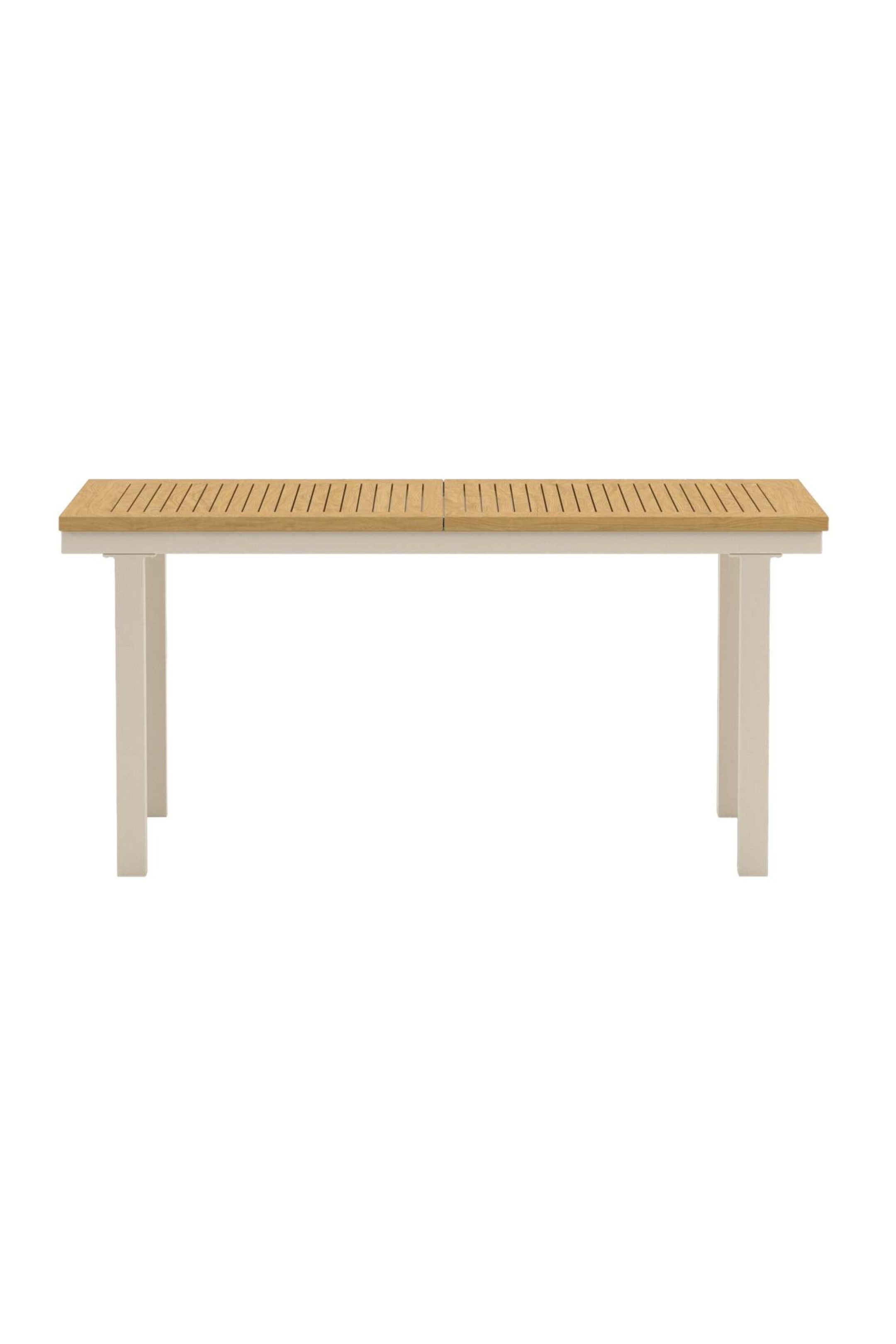 Se større billede: Et rektangulært bord viser en lamellet lys træbordplade med en central opdeling, understøttet af en lys beige ramme og rektangulære ben.
